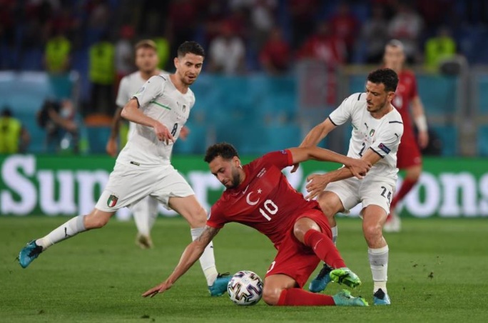 欧锦赛揭幕战：意大利三球击退土耳其