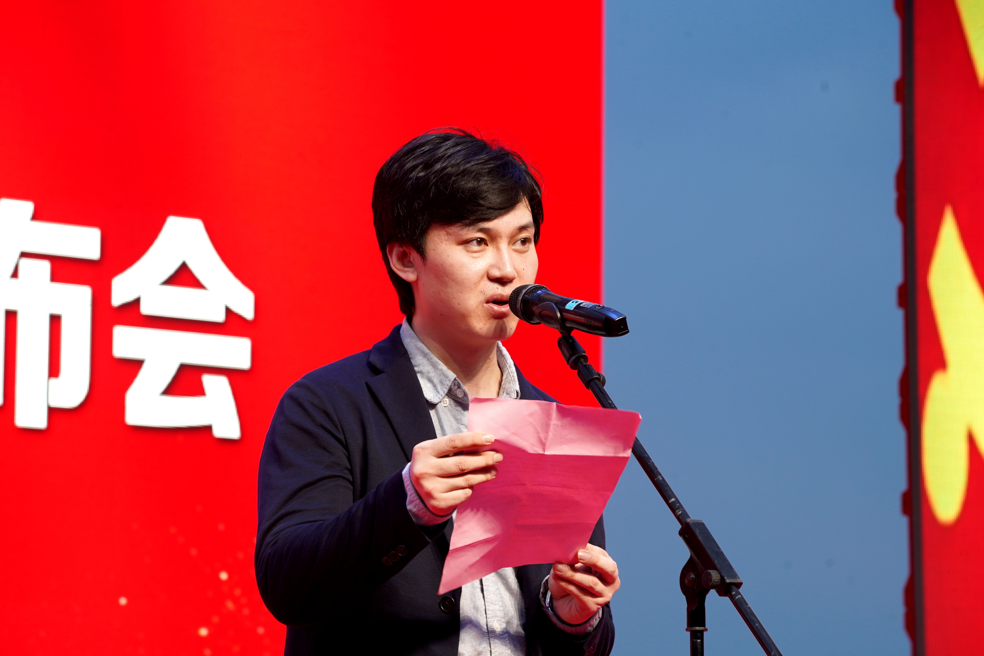 作词家毛光正作词,浙江省流行音乐协会湖州市分会副会长陈家骏谱曲