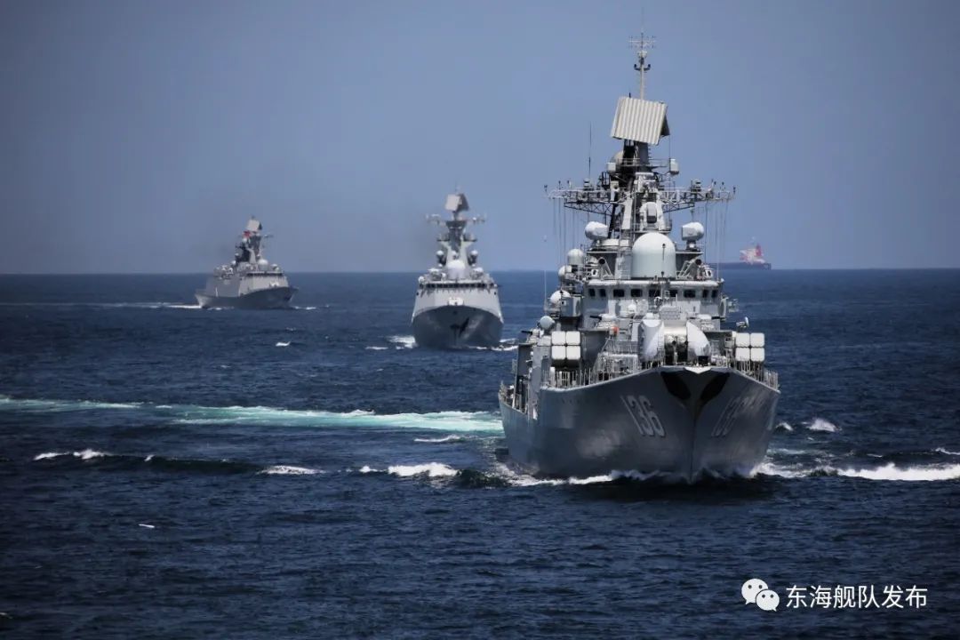 火力全开!东海舰队发布多科目实战训练大片