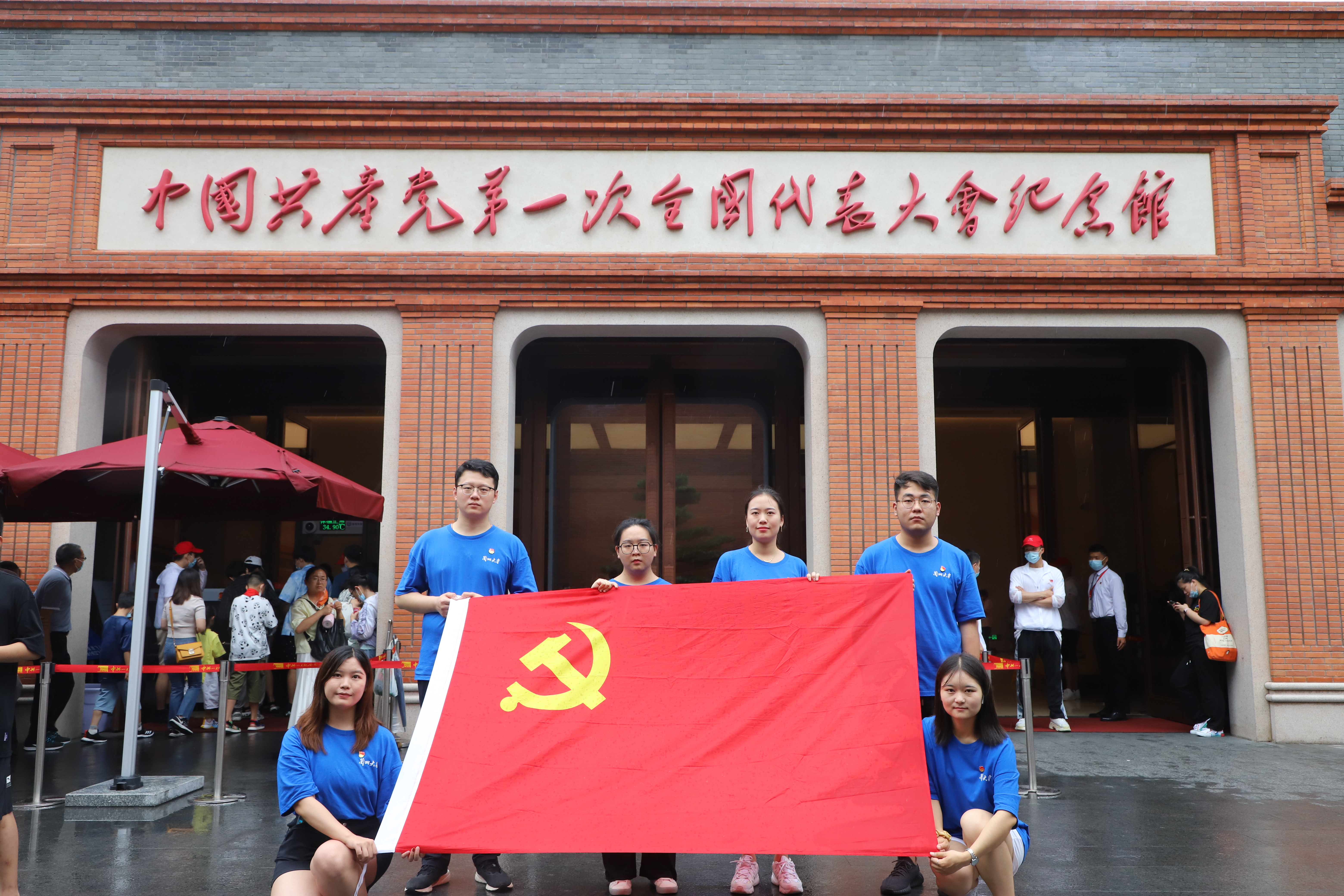 实践团队成员在中共一大纪念馆合影（备选）.jpg