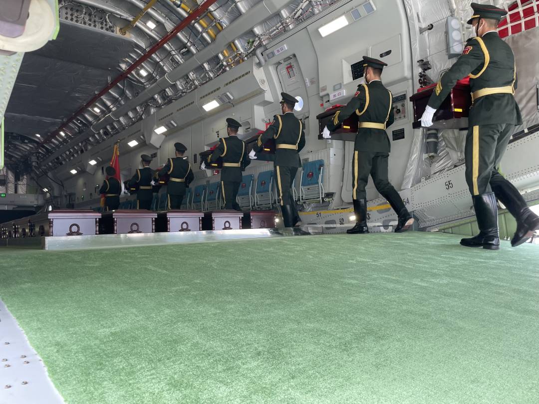 英雄回家！中韩双方交接第八批在韩中国人民志愿军烈士遗骸