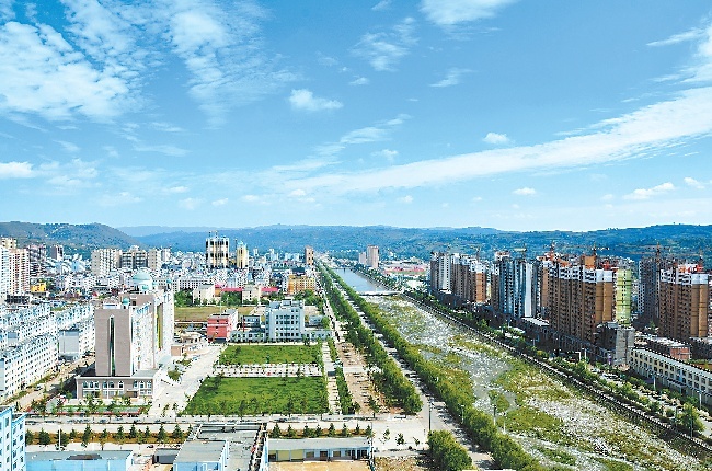 像石榴籽一样紧紧抱在一起写在积石山保安族东乡族撒拉族自治县成立40