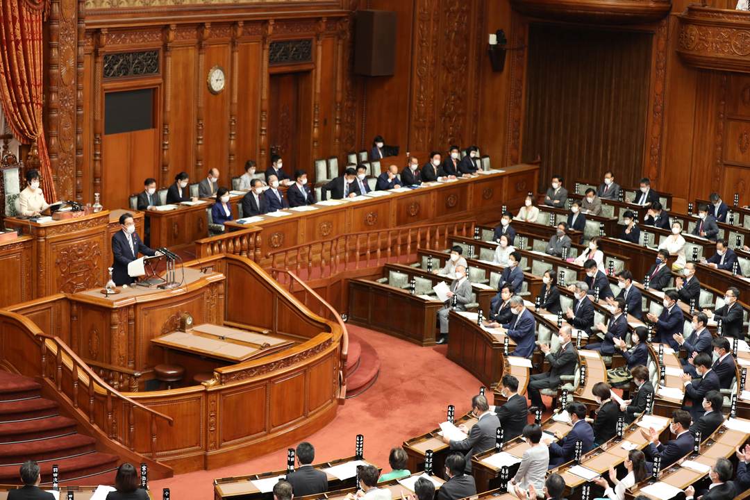 岸田文雄在国会发表首次施政演说