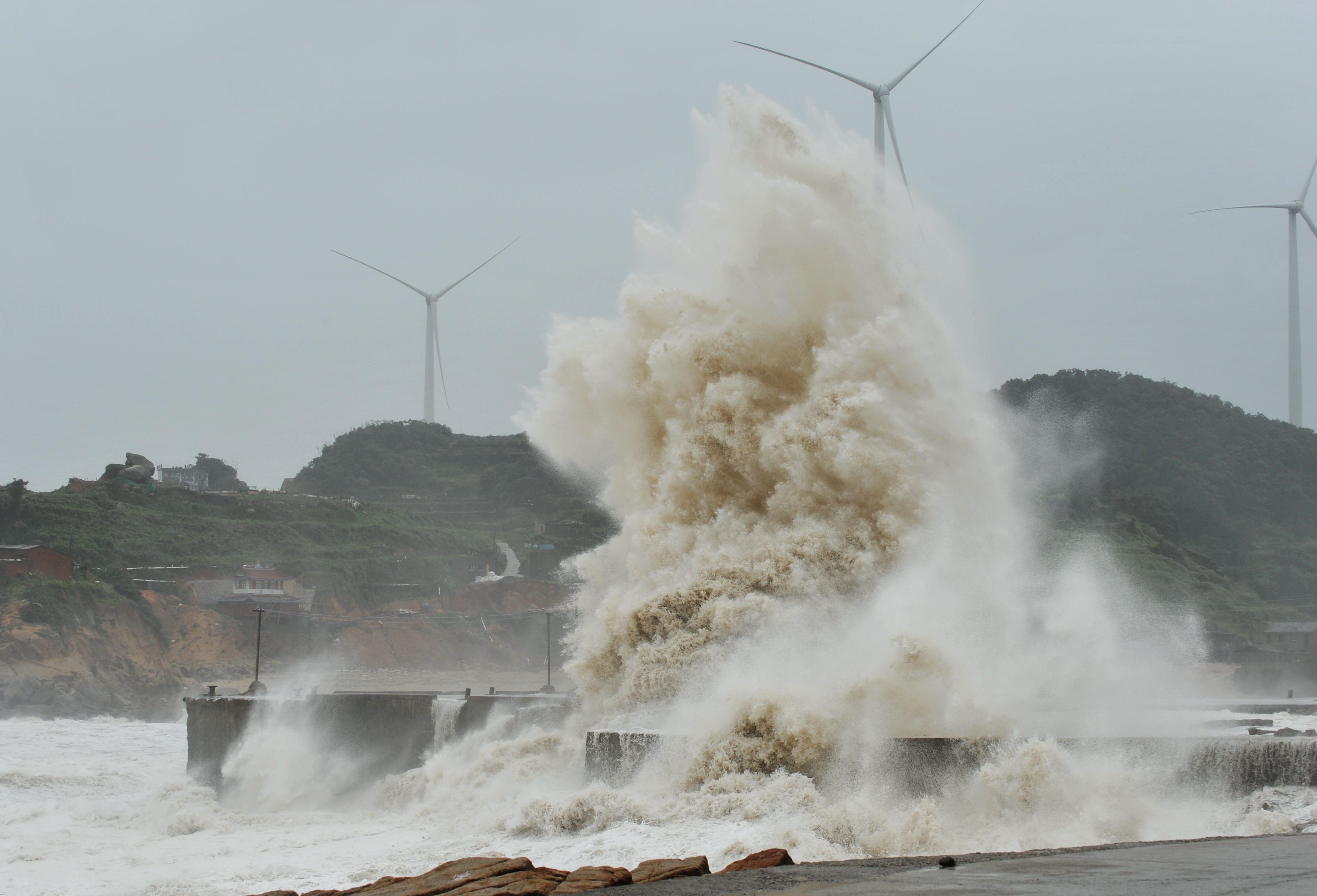 台风圆规将至多地发生地质灾害可能性较大