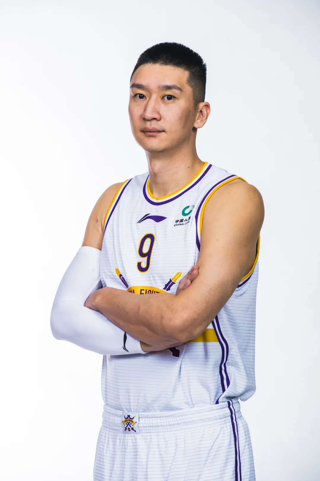 孙悦篮球运动员照片图片