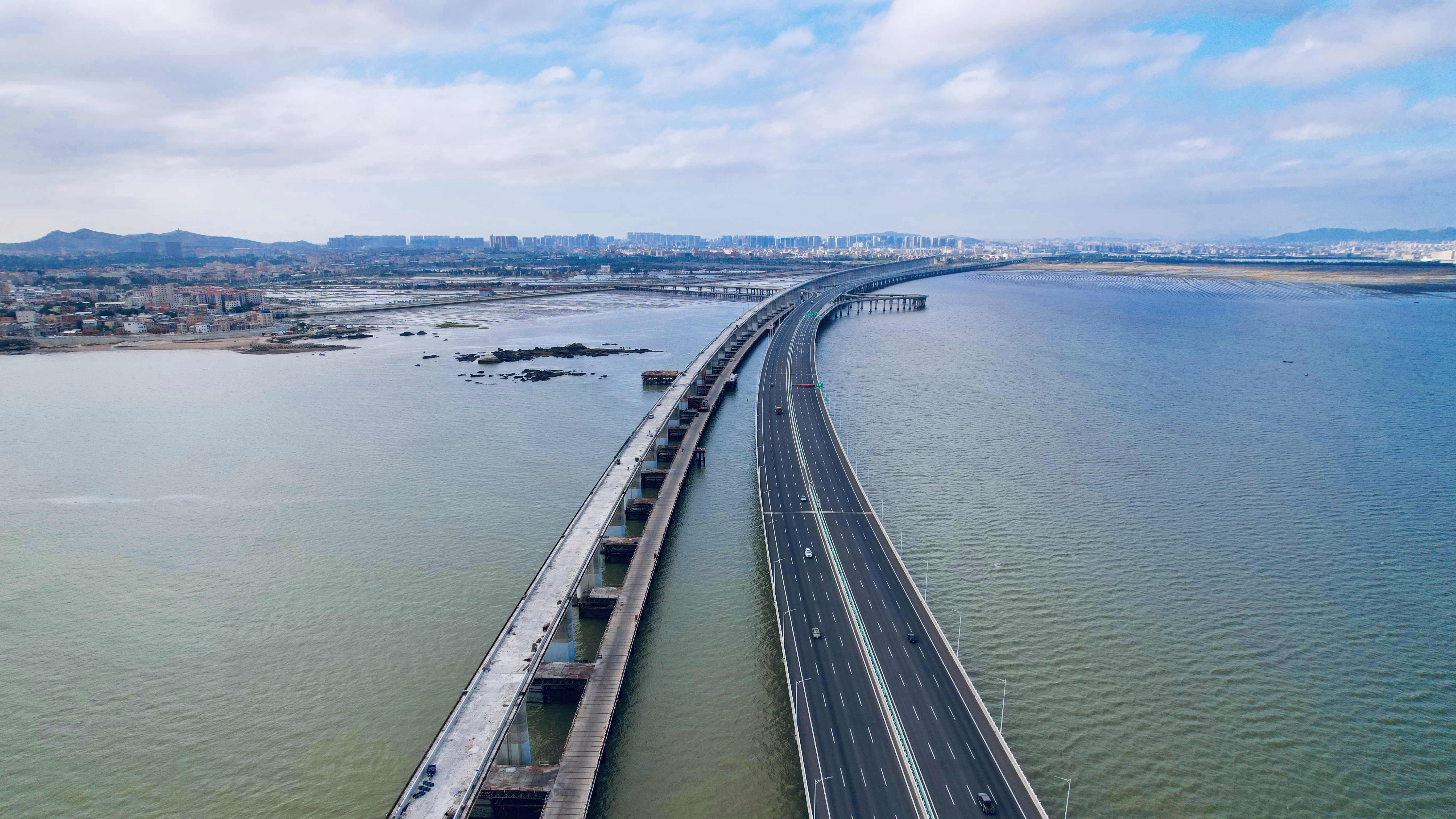 4.泉州湾跨海大桥引桥（左）航拍。刘晓宇 余杉芳 摄影报道.jpg?x-oss-process=style/w10
