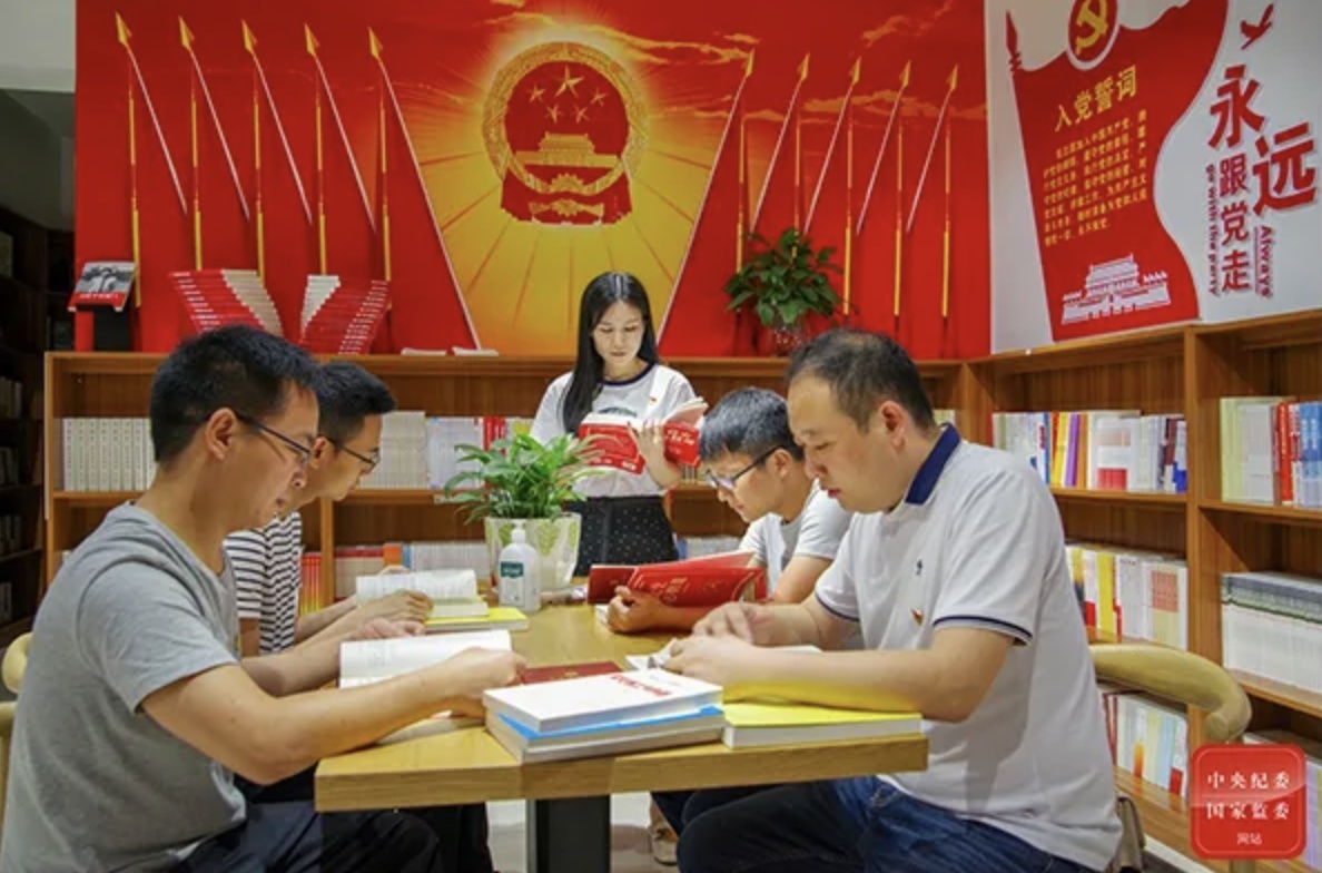 刚提拔就腐败……年轻干部"早节不保"值得警惕-十堰广电网