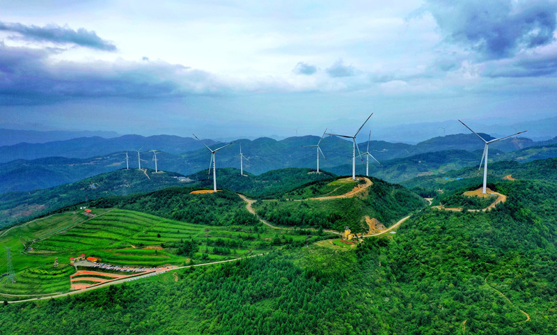 1642616267841431.jpg?x-oss-process=style/w10 漫天岭风车发电机群 陈平 摄(2)_副本.jpg?x-oss-process=style/w10