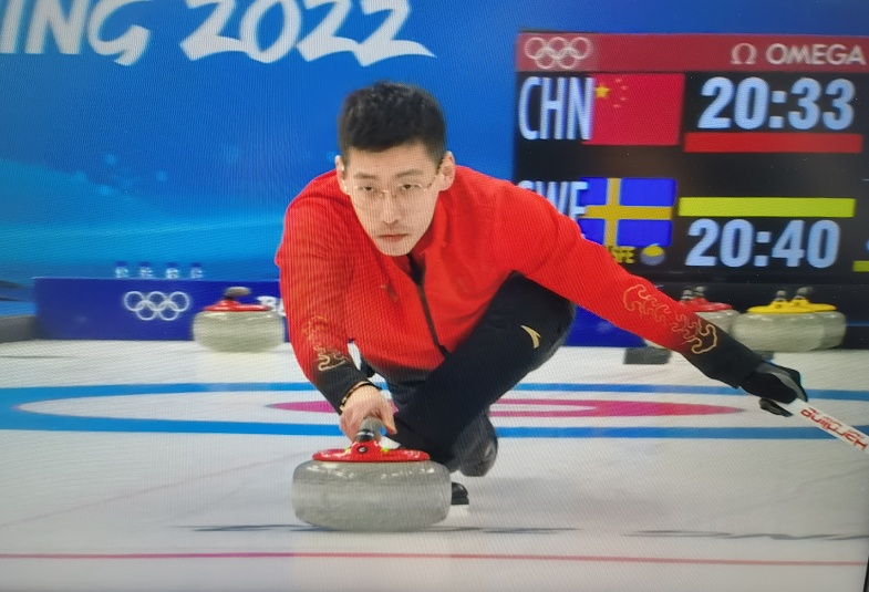 选手|中国冰壶选手凌智被赞“最帅擦地人”，本人回应了