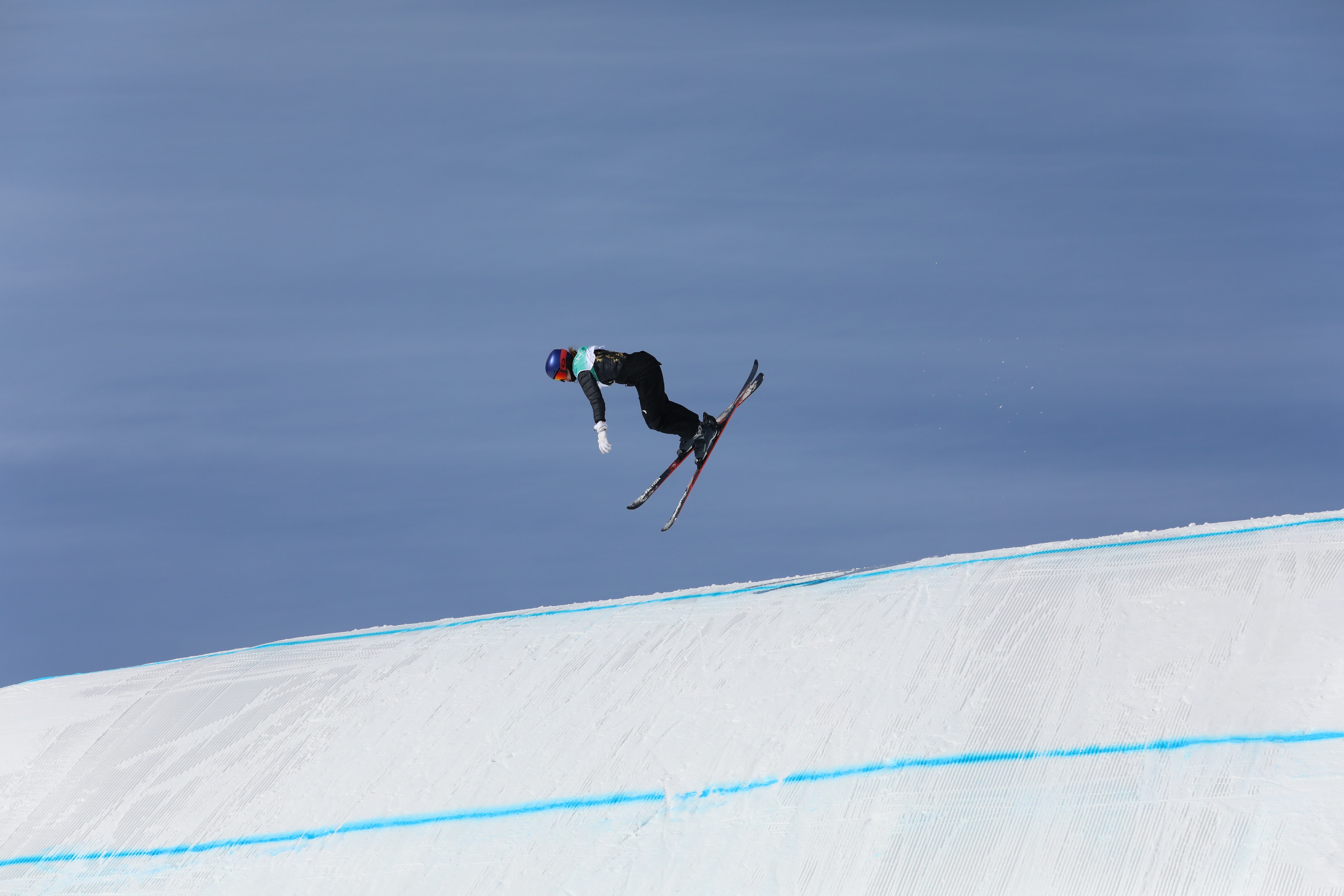 谷爱凌新赛季首场决赛夺冠|16岁时，她放弃美国国籍进入中国，并在三天内为我国赢得两枚金牌。 谷爱凌有多厉害！