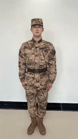 実物新品　中国軍　人民武装警察特殊部隊戦闘迷彩柄　フリース襟付　上下セット 実物新品 中国軍 人民武装警察特殊部隊戦闘迷彩柄 フリース襟付 上下