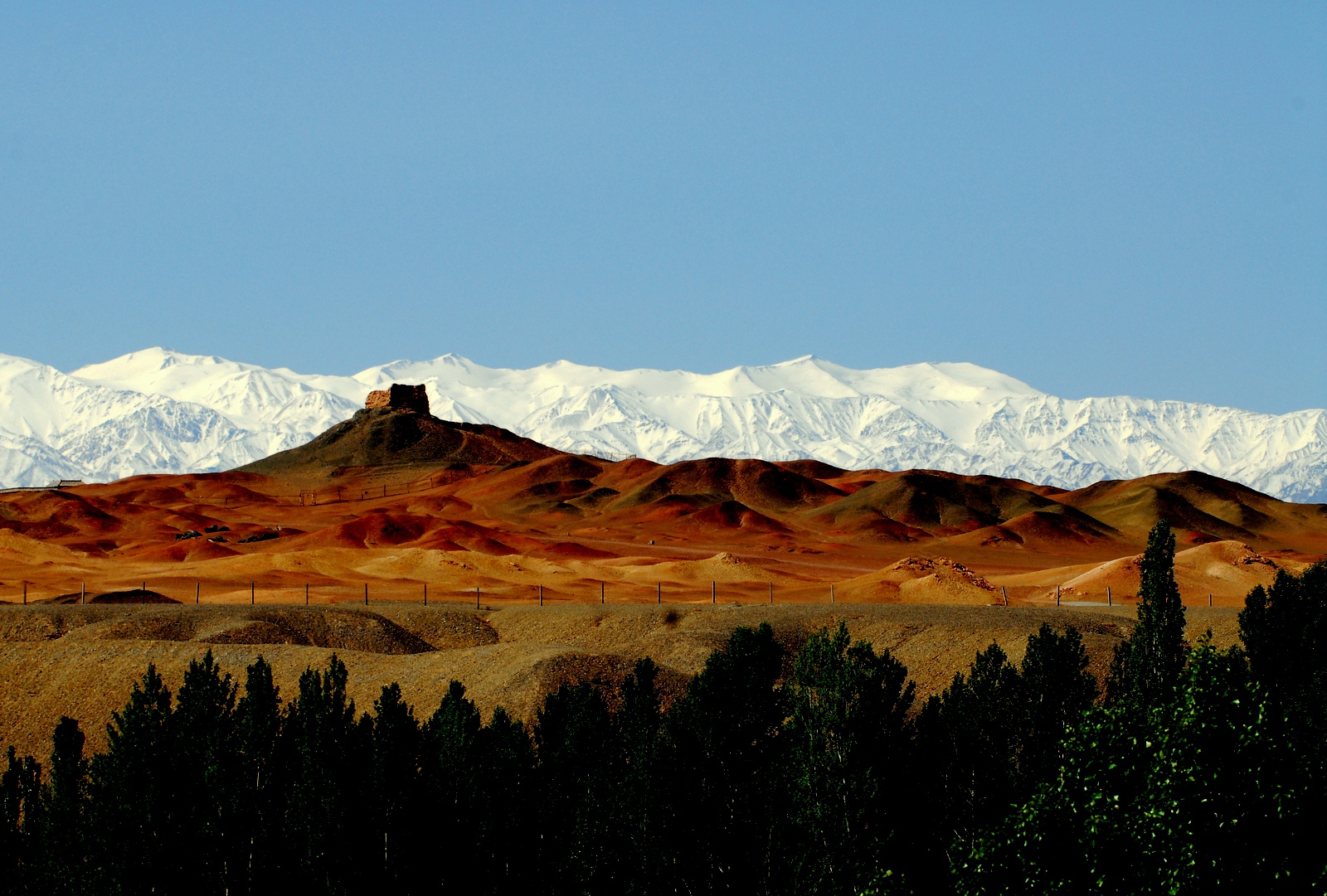 阳关胜景（阳关景区供图）.jpg