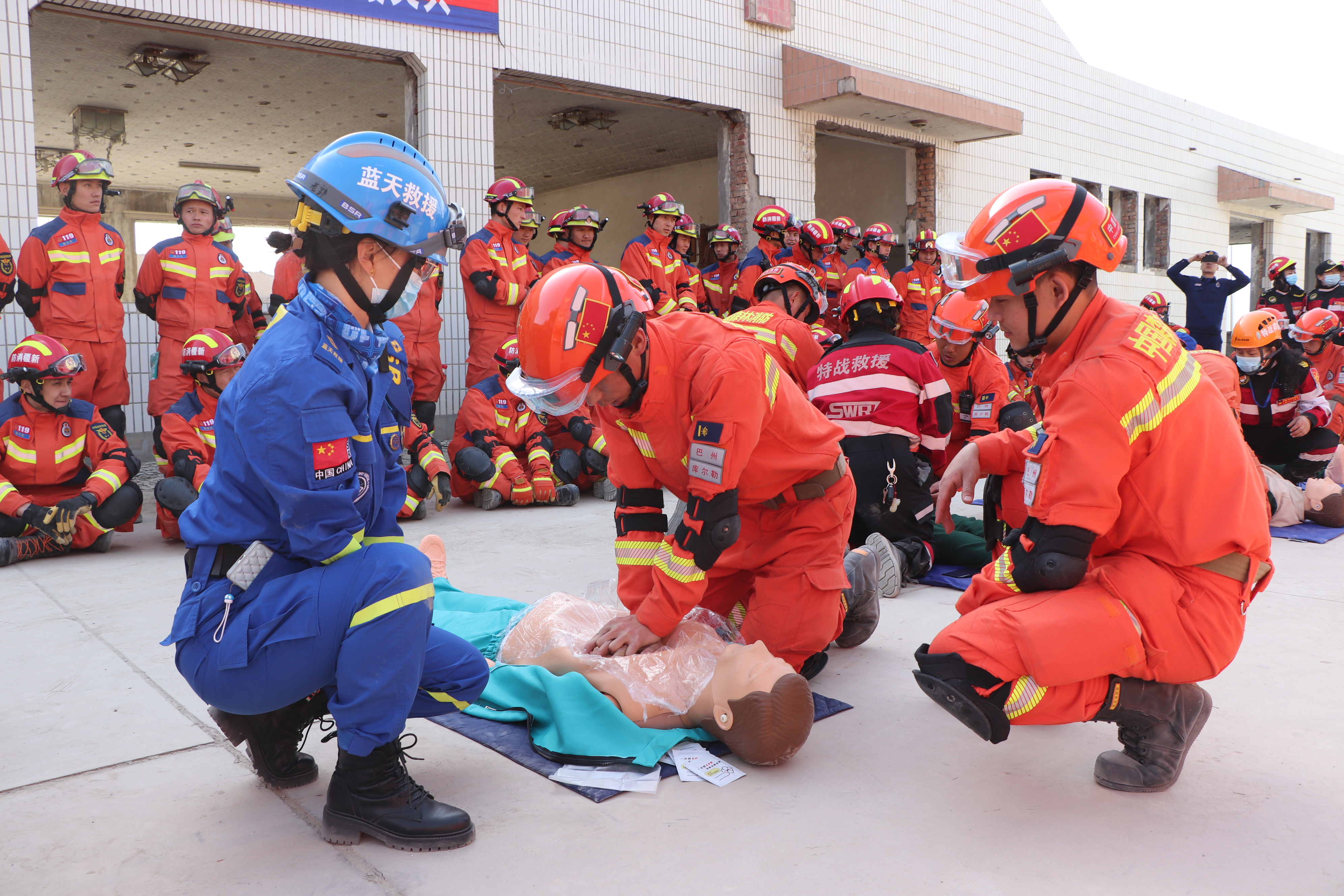 练为战砺精兵直击新疆巴州48小时地震应急救援演练现场