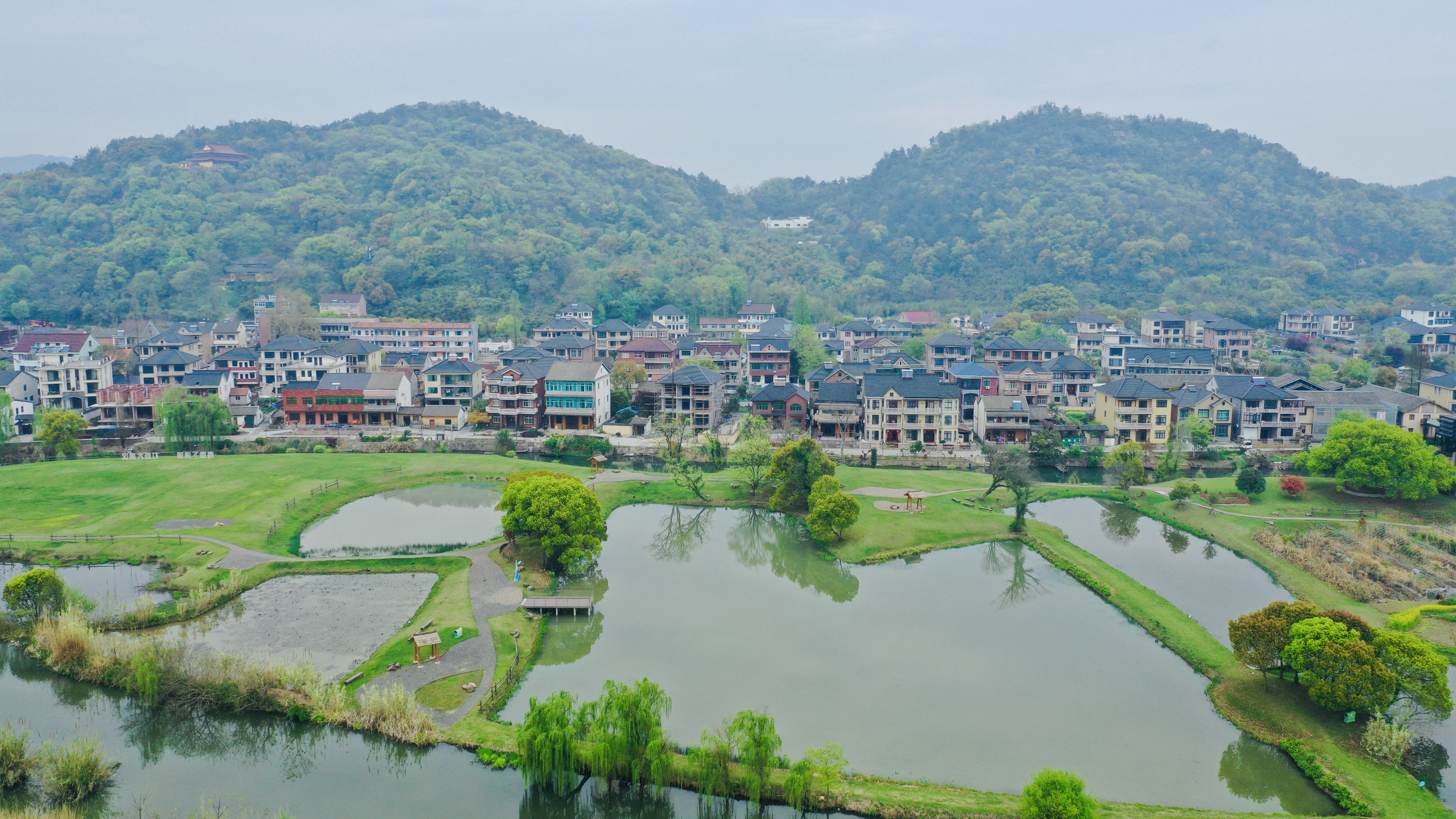 浙江湖州山清水秀美丽乡村