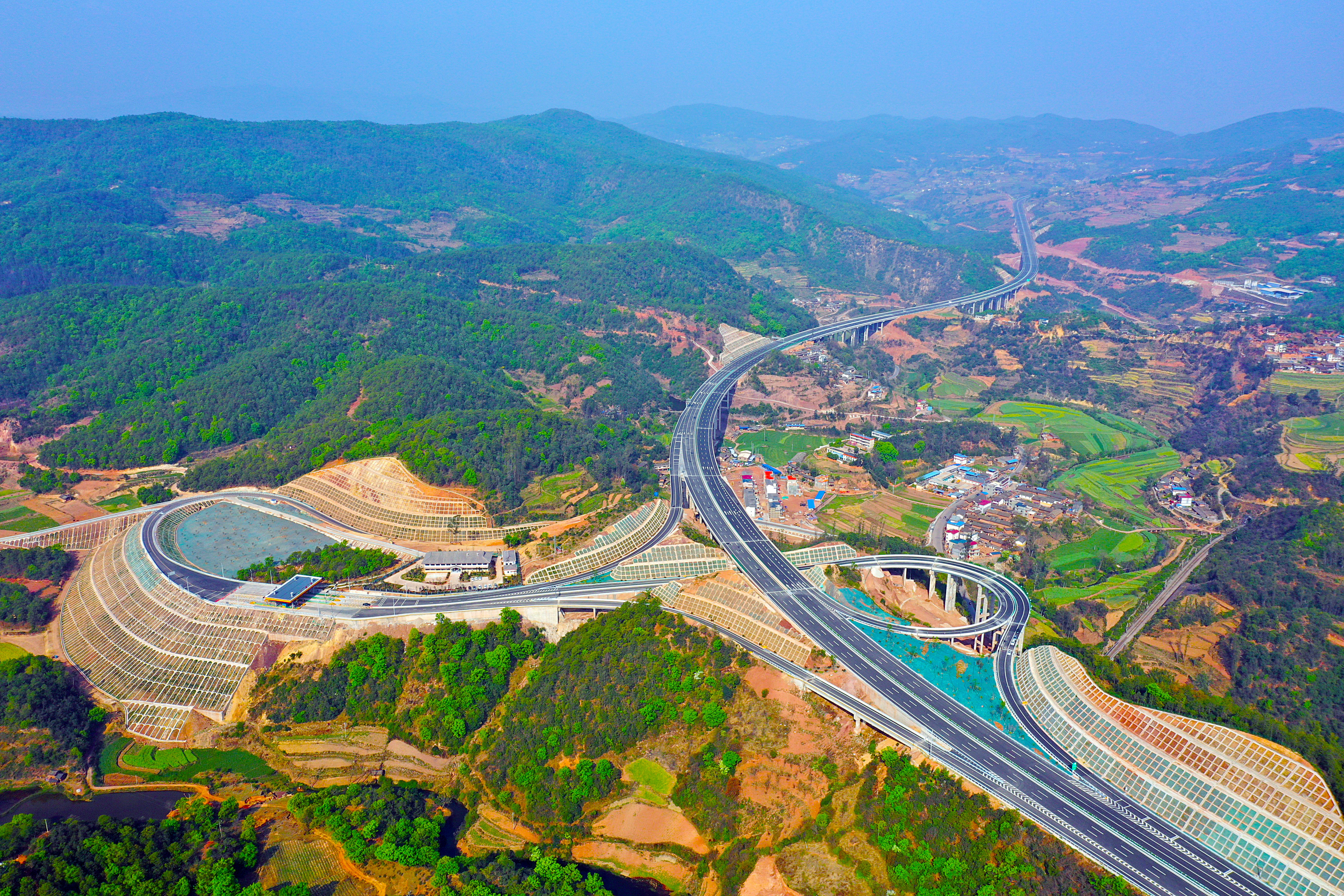 楚大高速广通西立交  李文圣摄.jpg