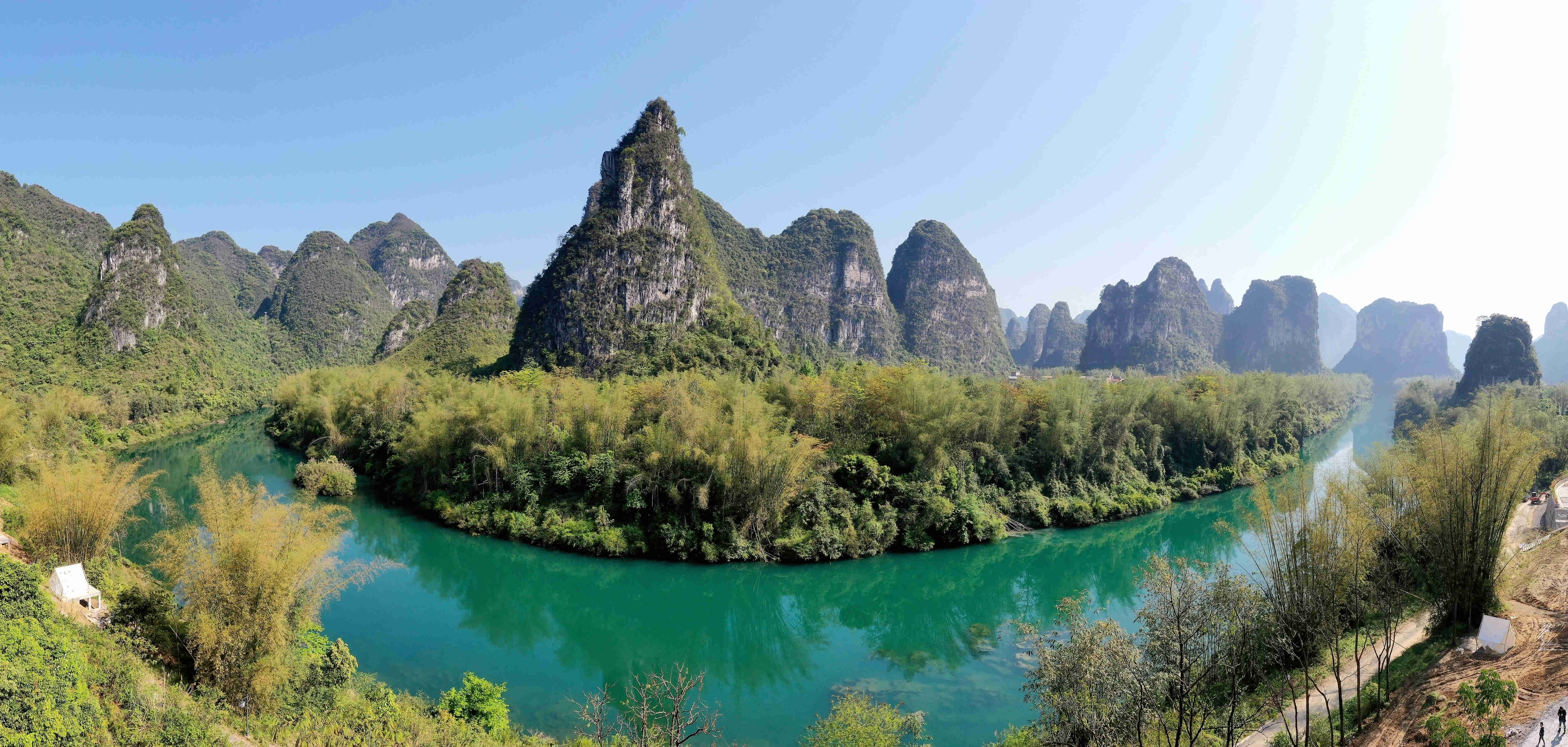 广西河池清明踏青田园美宛若人在景中游