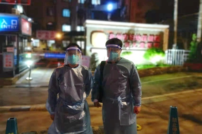两位医生从深圳赶到泉州市儿童医院。受访者供图
