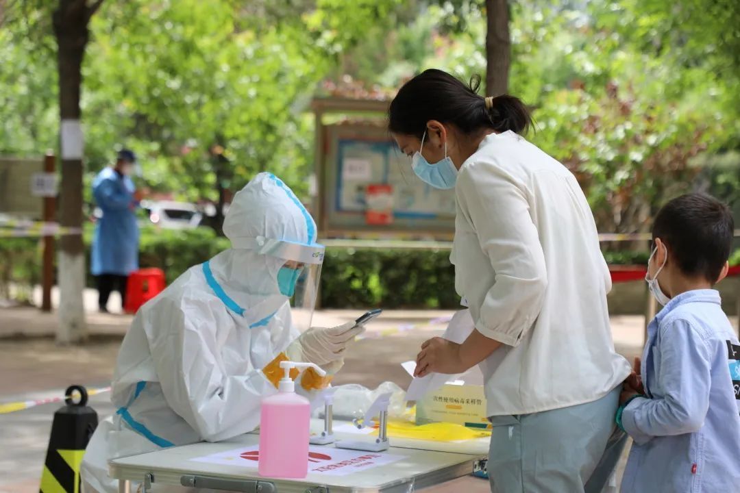 同心抗疫 在京港籍青年志愿者冲在社区防疫一线