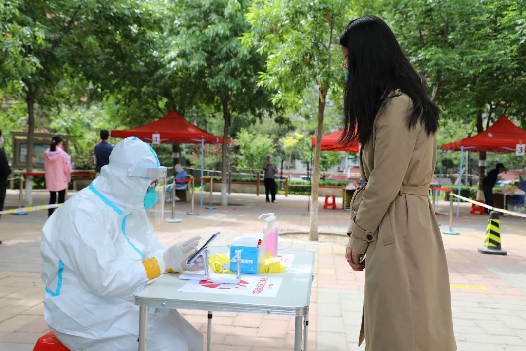同心抗疫 在京港籍青年志愿者冲在社区防疫一线