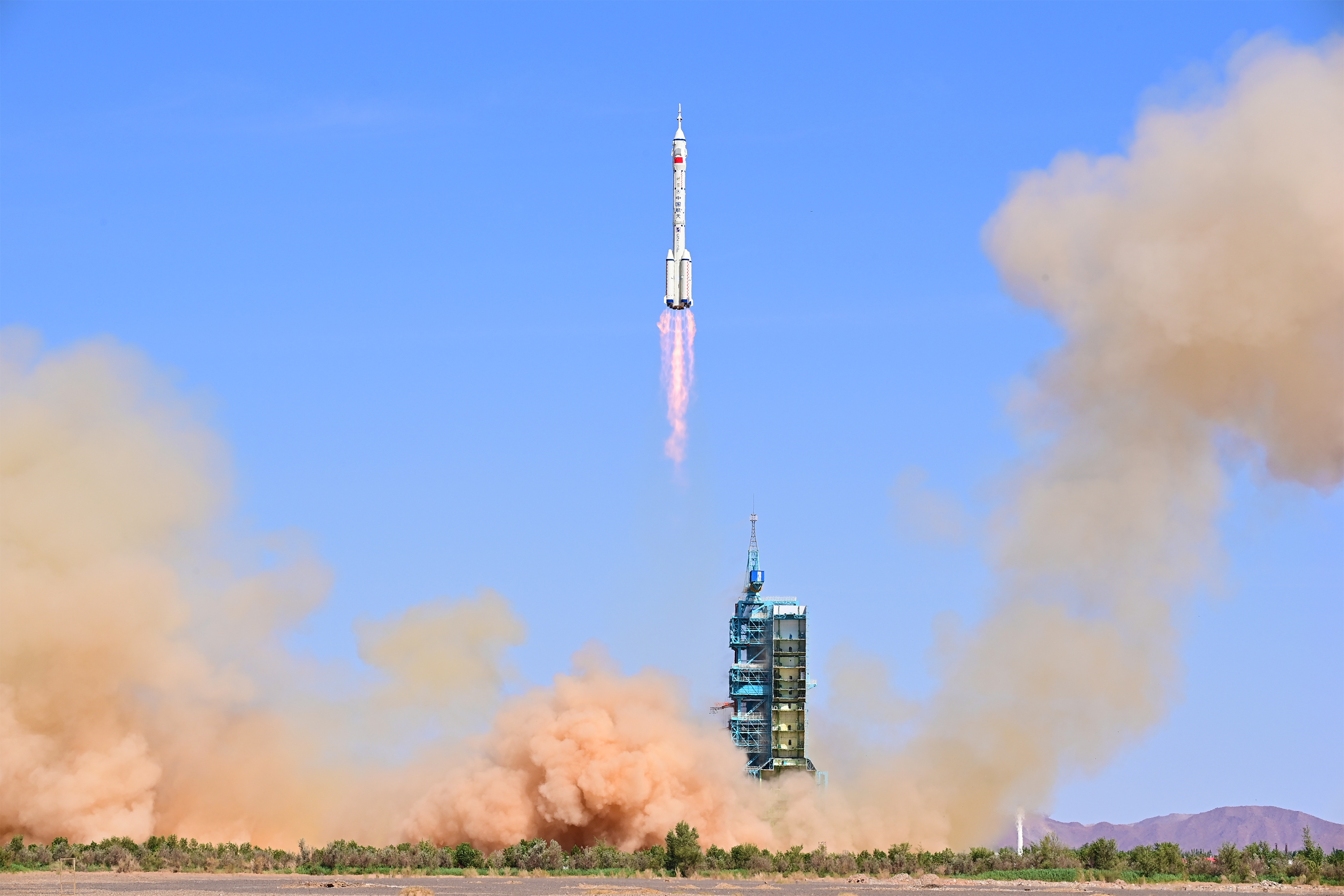 神舟十四号载人飞船发射成功！中国空间站建造阶段首次载人任务正式开启