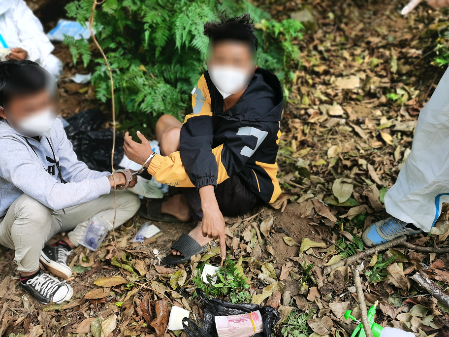 1655775117919338.png 偷渡嫌疑人指认现场。解逸 摄 - 副本.png