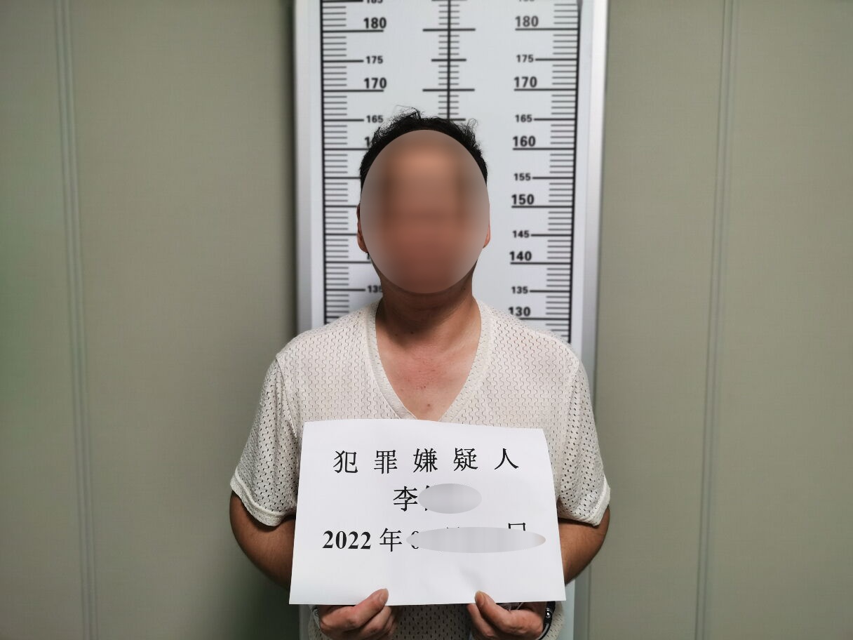 1655774785903816.png “蛇头”李某被追捕归案。解逸 摄.png