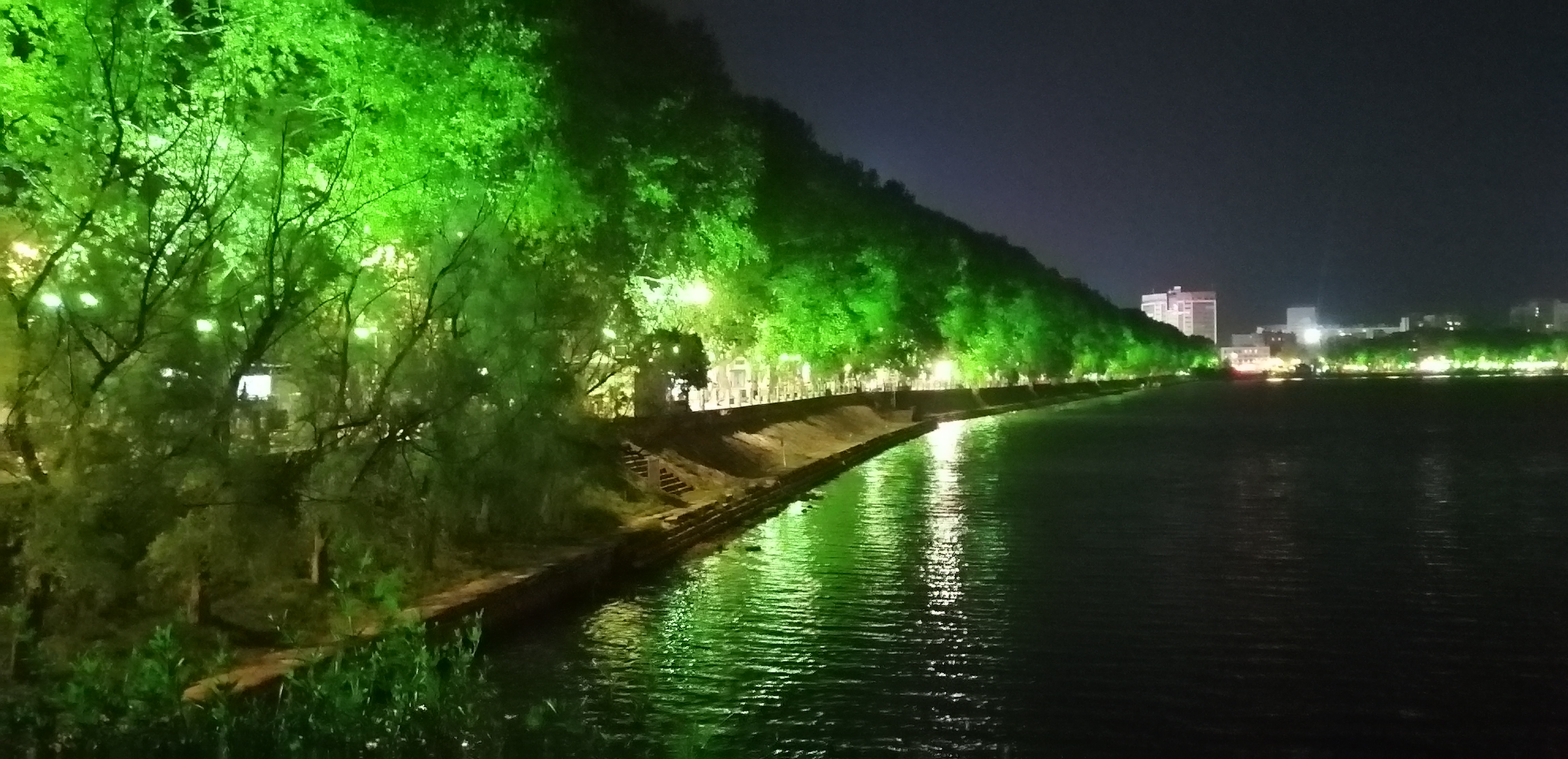 九江旅游甘棠湖夜景也挺美