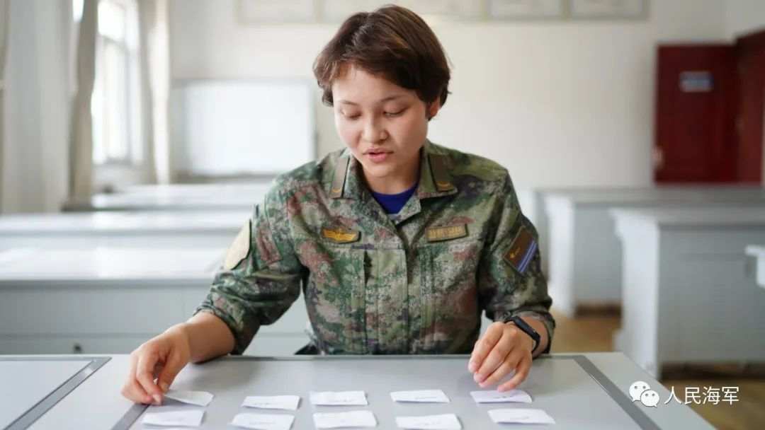 這名從北大入伍的海軍女兵好颯