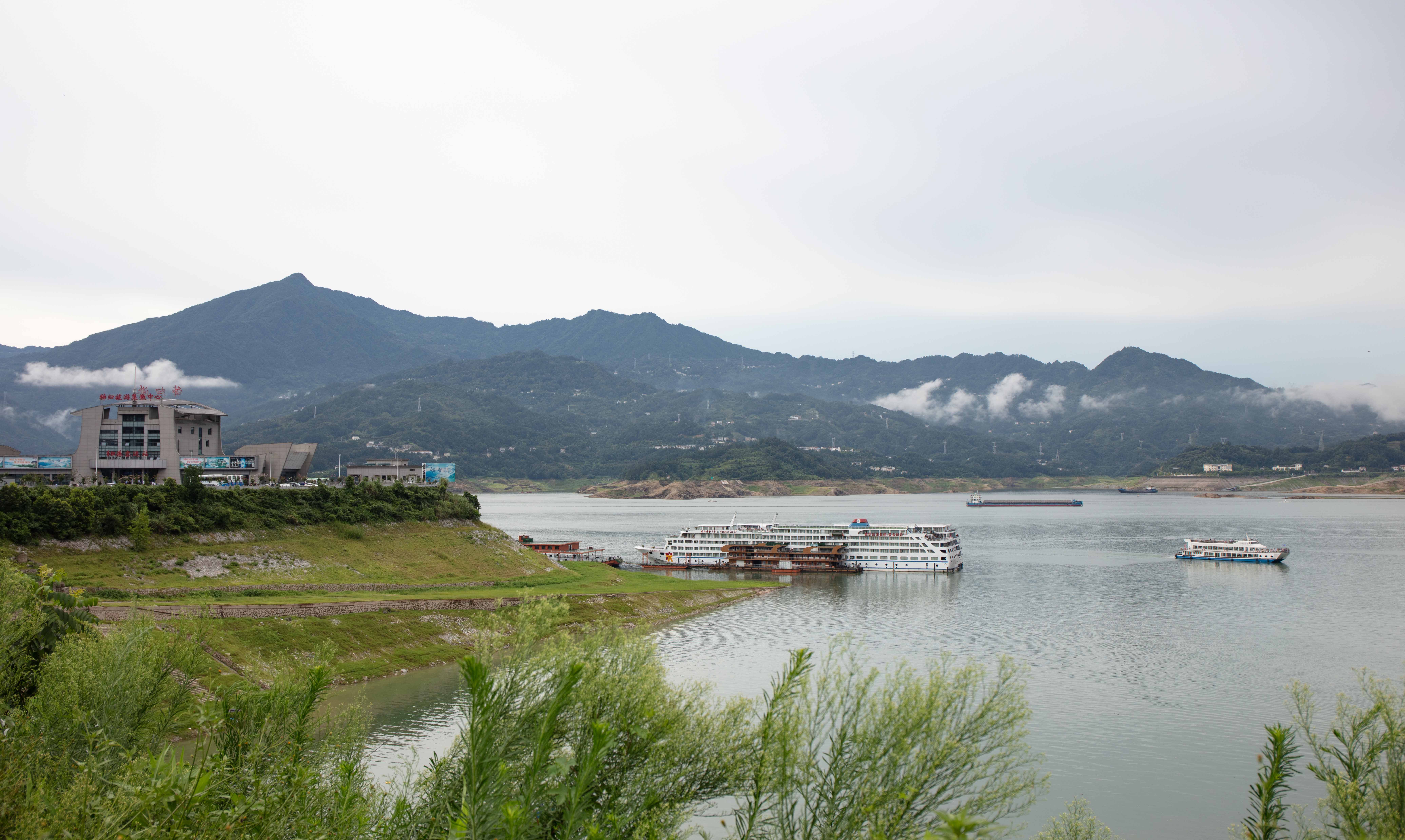 湖北宜昌三峡迎来暑期旅游热