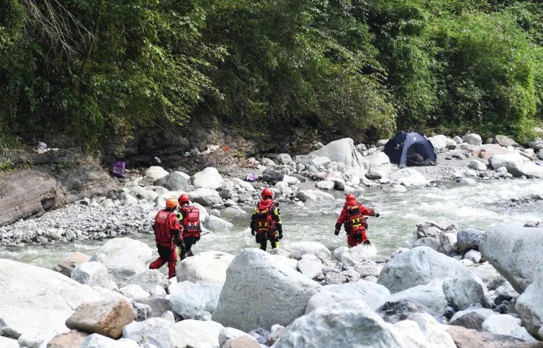 专家警示:山洪逃生时间最短仅几秒,汛期雨季不进山