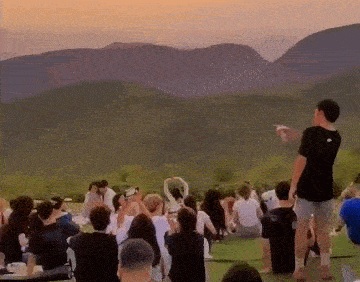 0c8b8641da754160a390f4fbb5a9a3b3.gif
