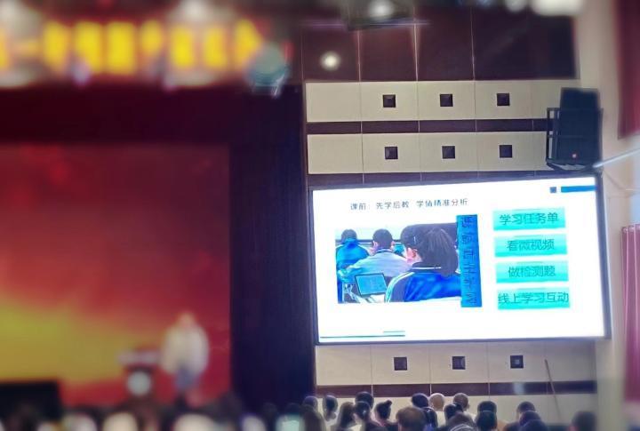 学校变相推销平板，不交8800元孩子难进“智慧班”