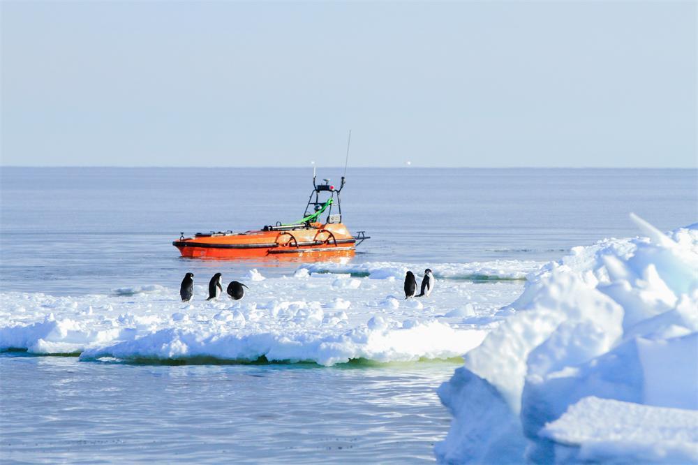 2017年11月，云洲无人船参与中国第34次南极科考.jpg