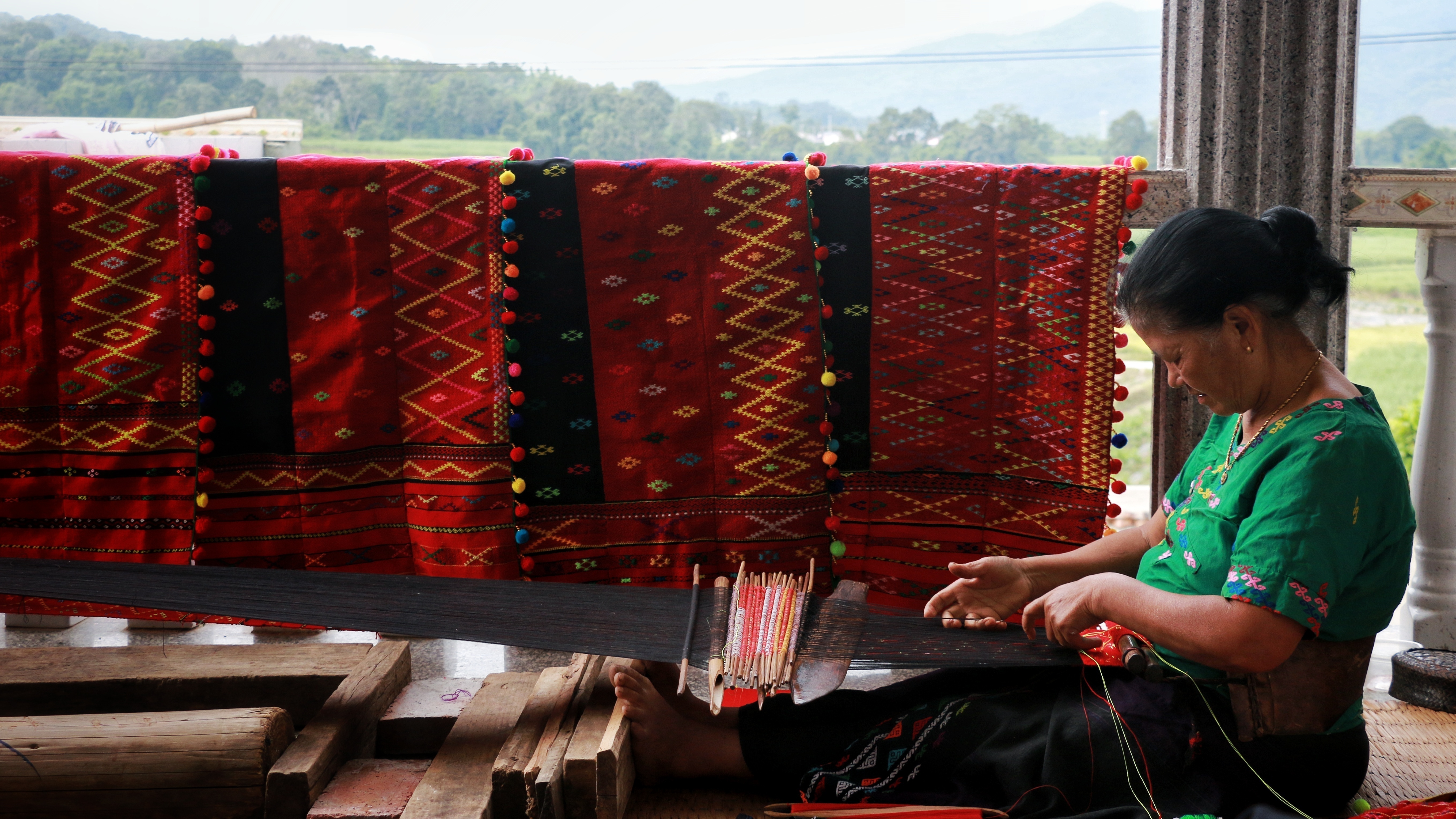 1667800770367976.jpeg 景颇族织锦 (2).jpeg