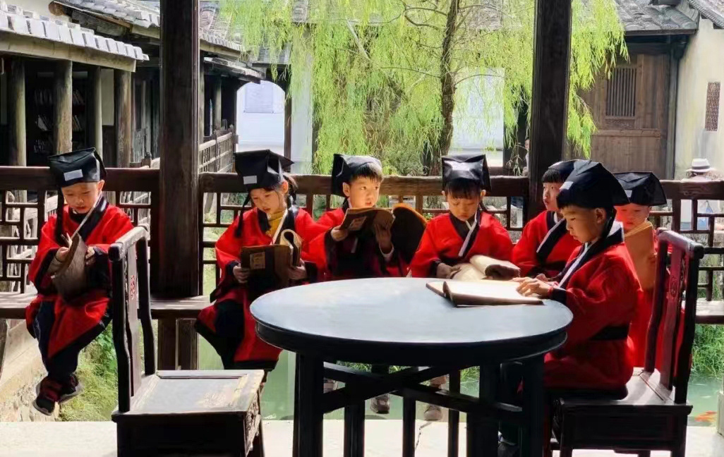 1668761718135458.jpg 泉州市实验小学的孩子到候龙书院进行研学.jpg