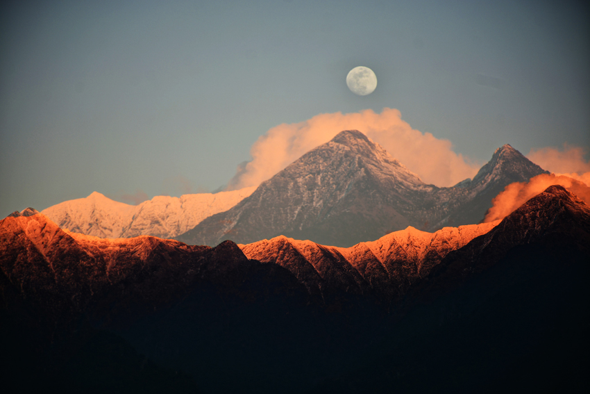 1672889880855437.jpg 1苍山顶上日月同辉奇观。杨木华摄.jpg