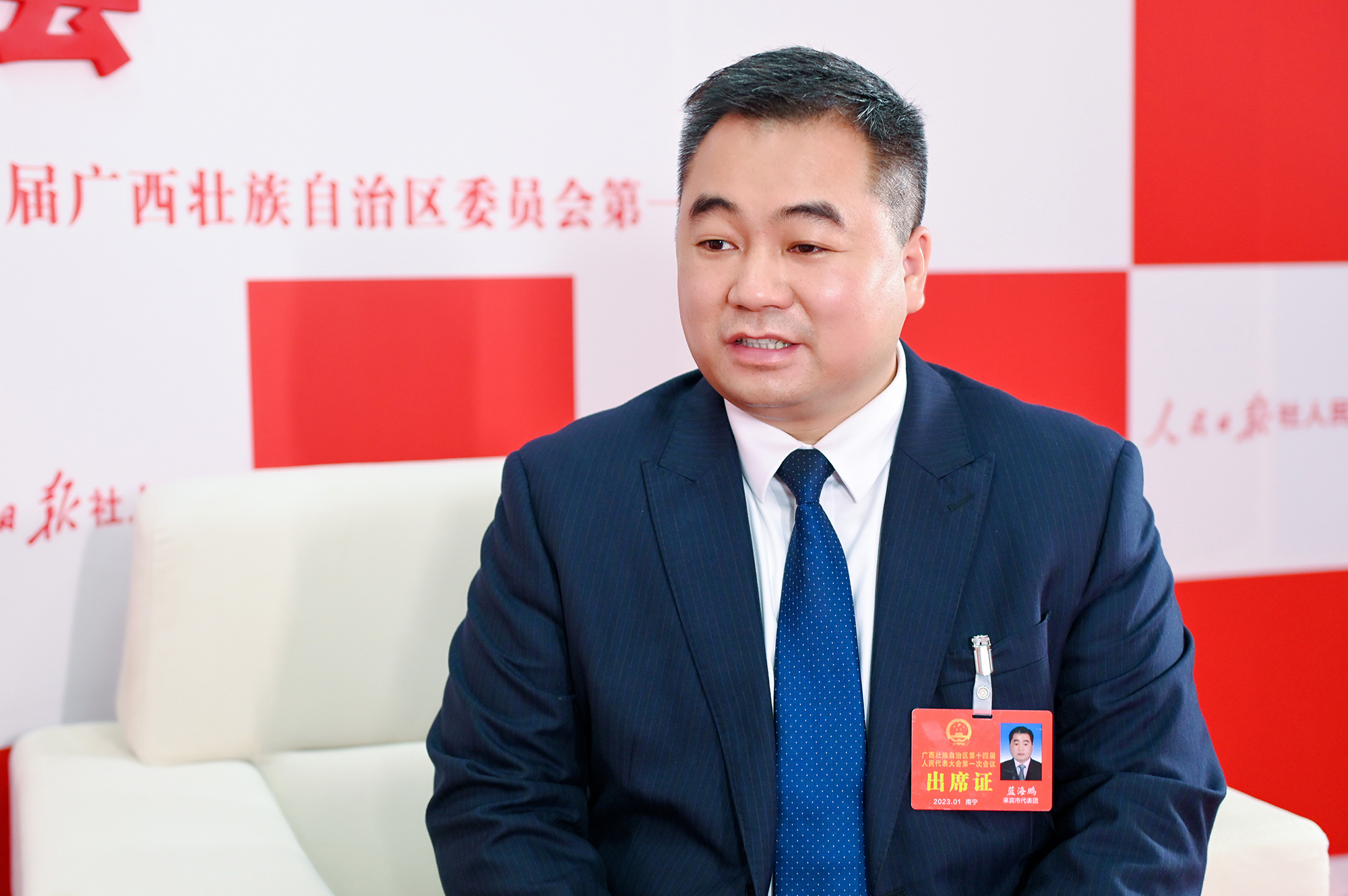 1673695330793597.jpg 蓝海鹏接受专访。严立政摄.jpg