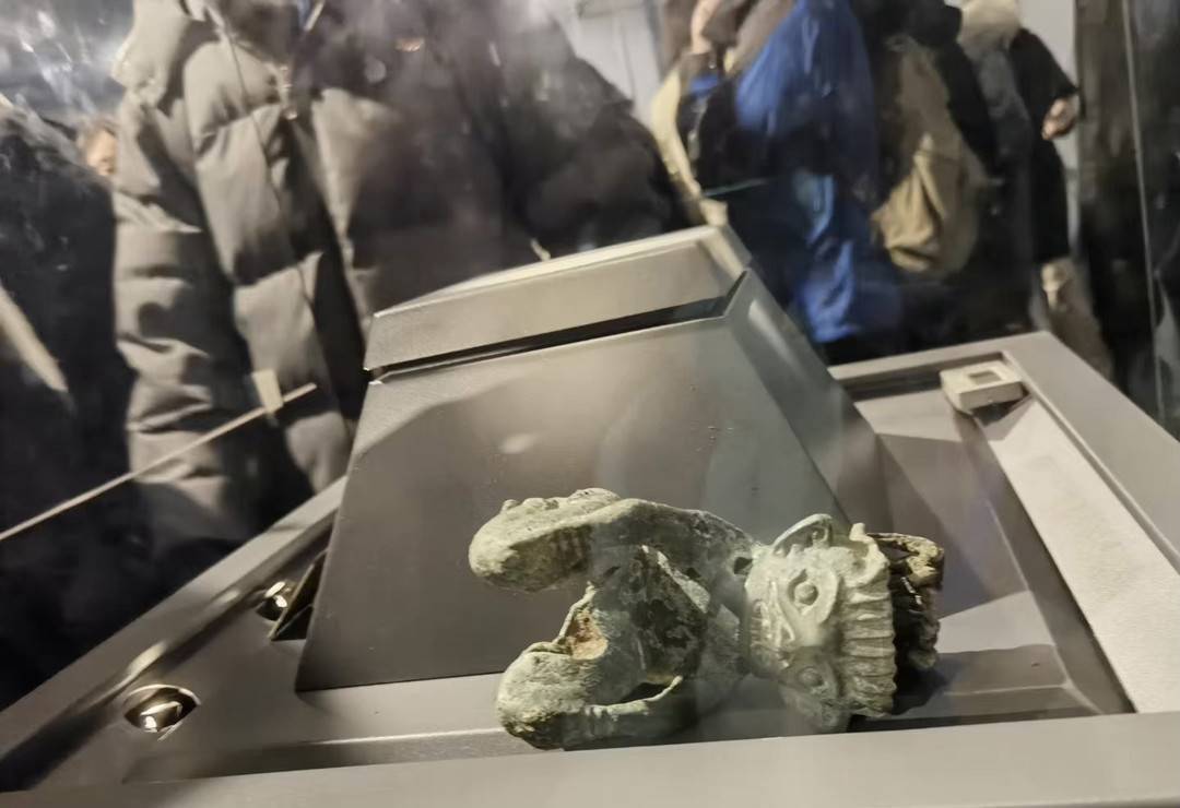 三星堆游客打架致文物打翻?当地回应