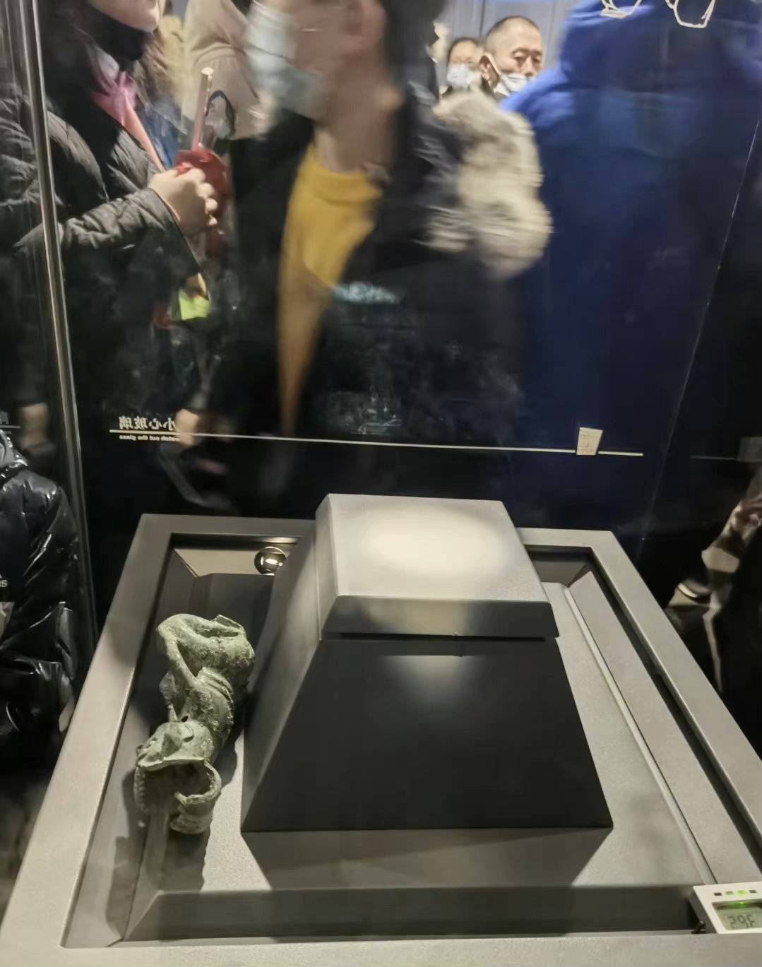 三星堆游客打架致文物打翻?当地回应