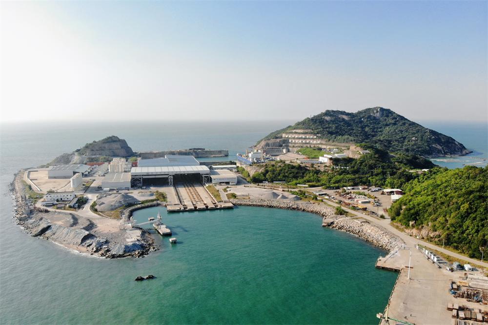 Mmexport 重大建设开新局!深中通道沉管隧道主体浇筑完工_人民日报