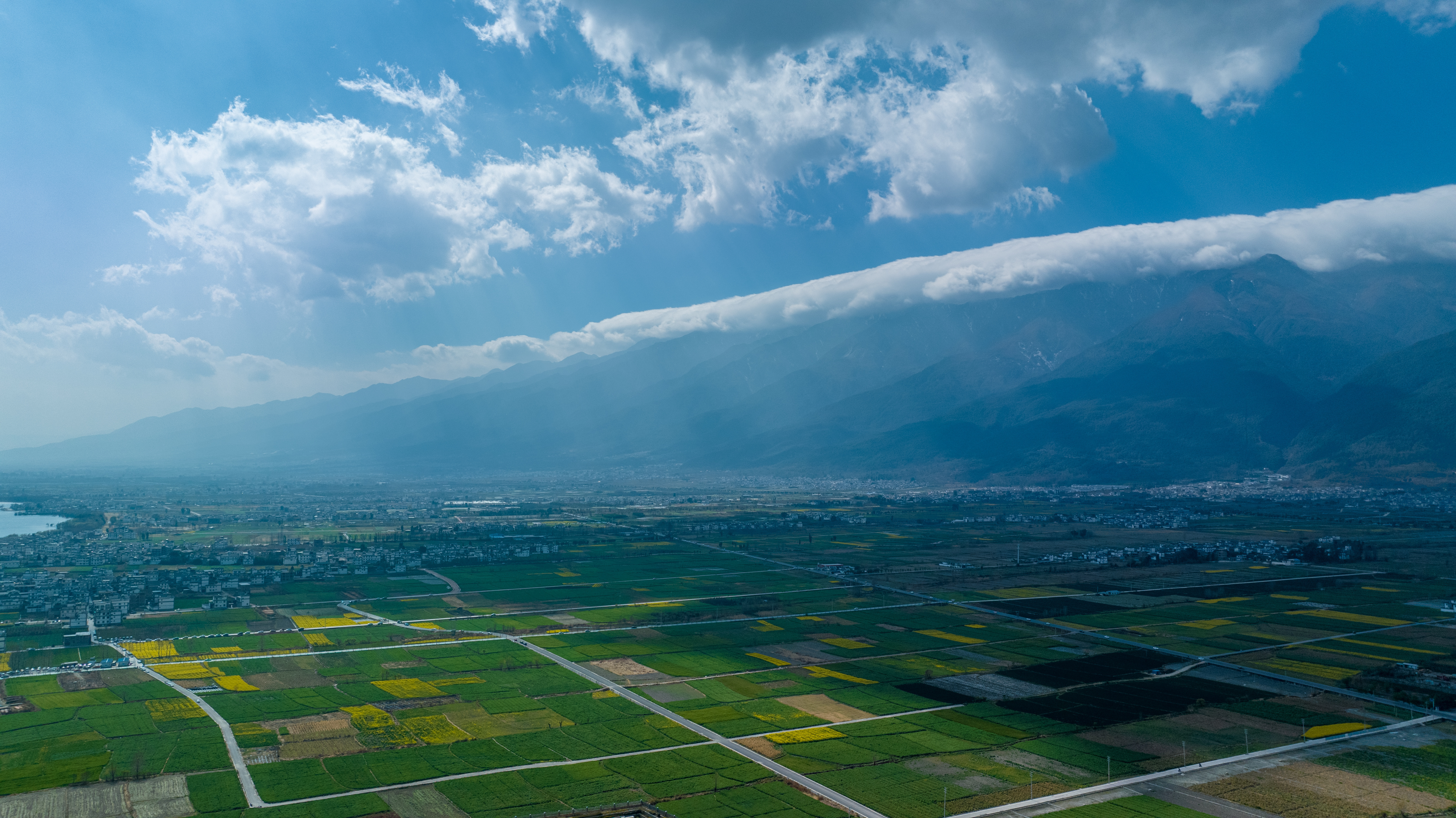 图1 2月11日，云南大理苍山顶出现“云被”景观。（赵一舟 摄）.jpg