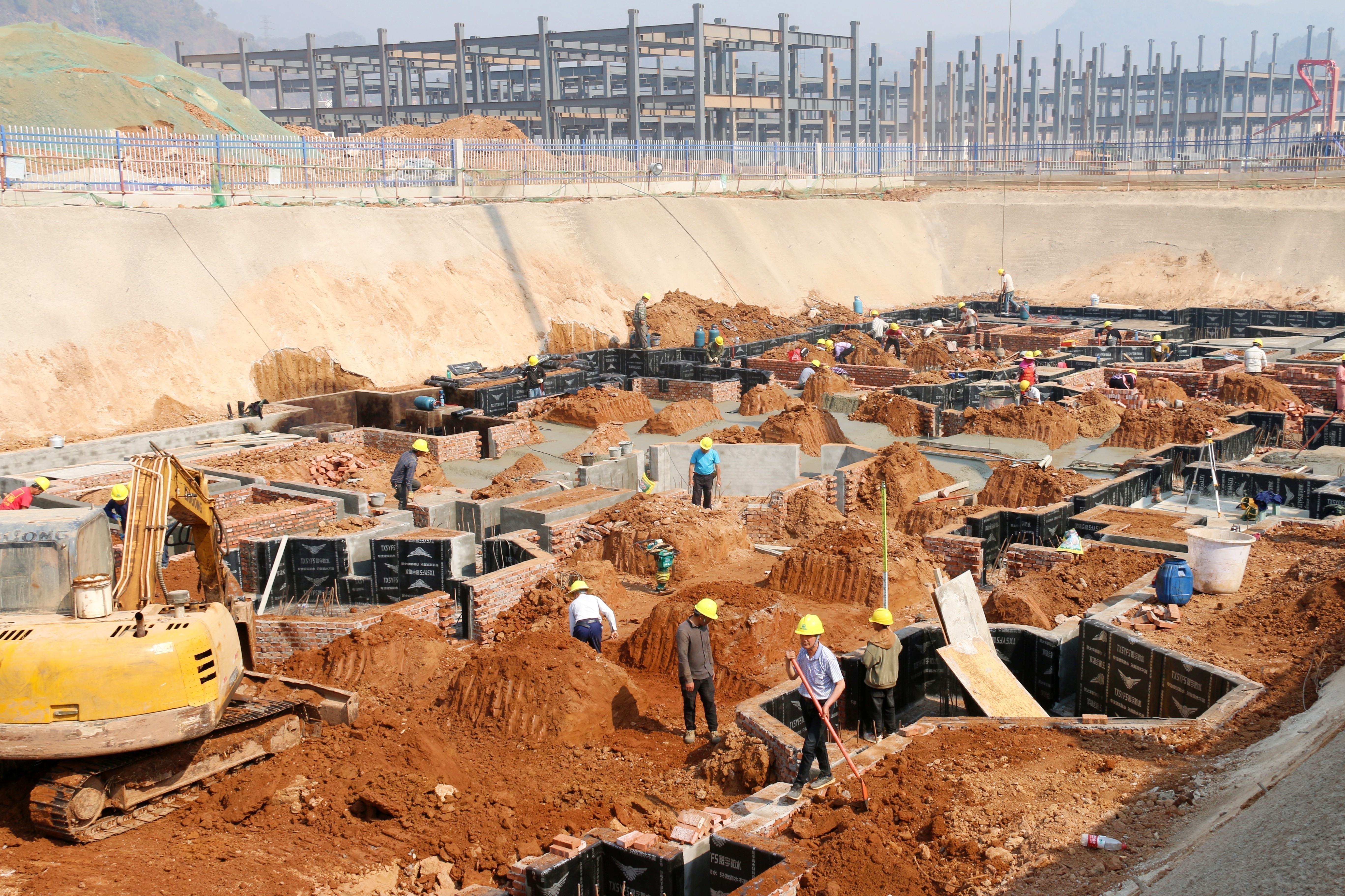 1677375030748589.jpg 南伞农特产品进出口加工产业园一期4号仓储用房施工现场.JPG