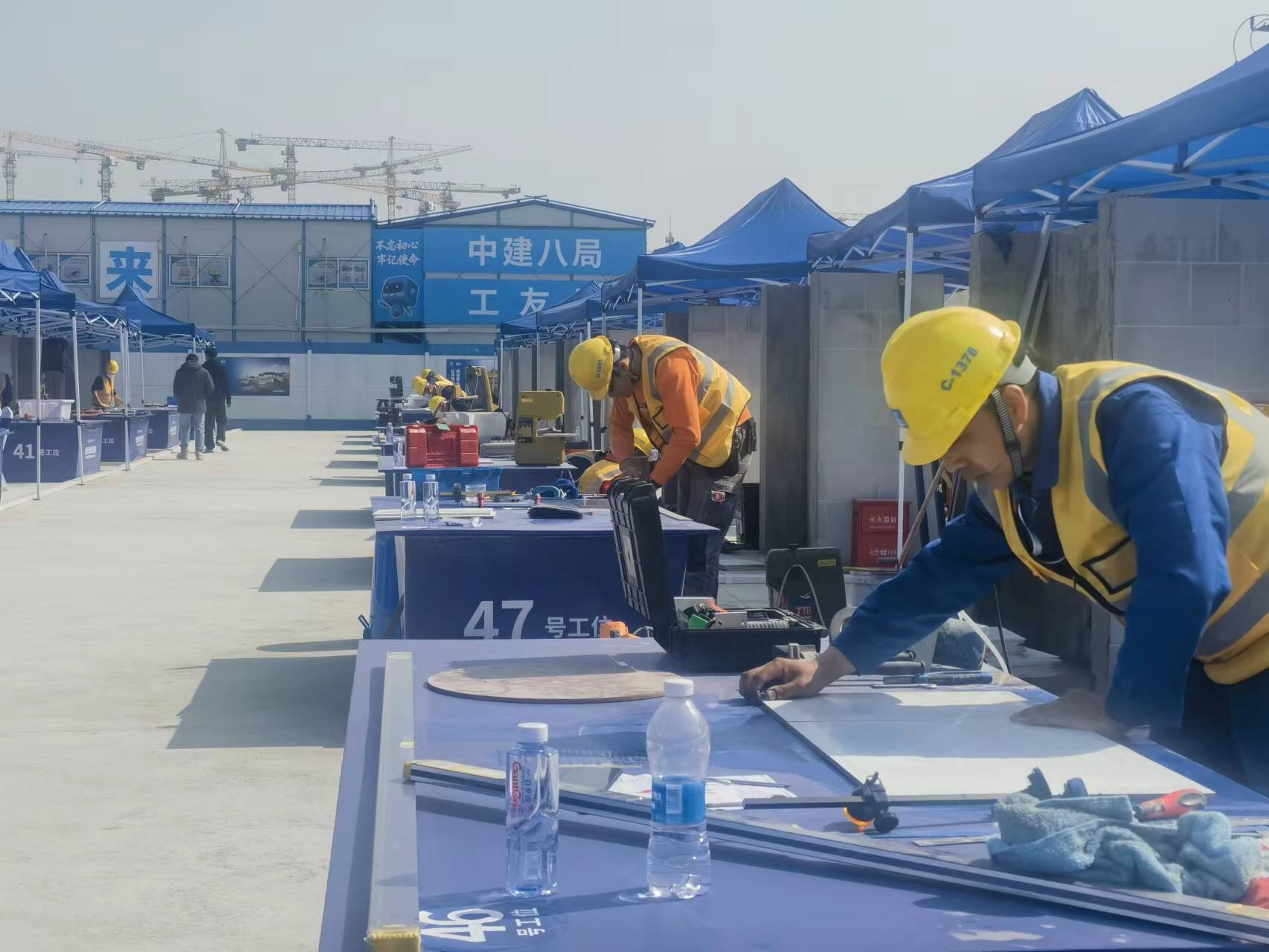 全国建筑行业职业技能竞赛装饰装修工决赛在沪举行_人民日报