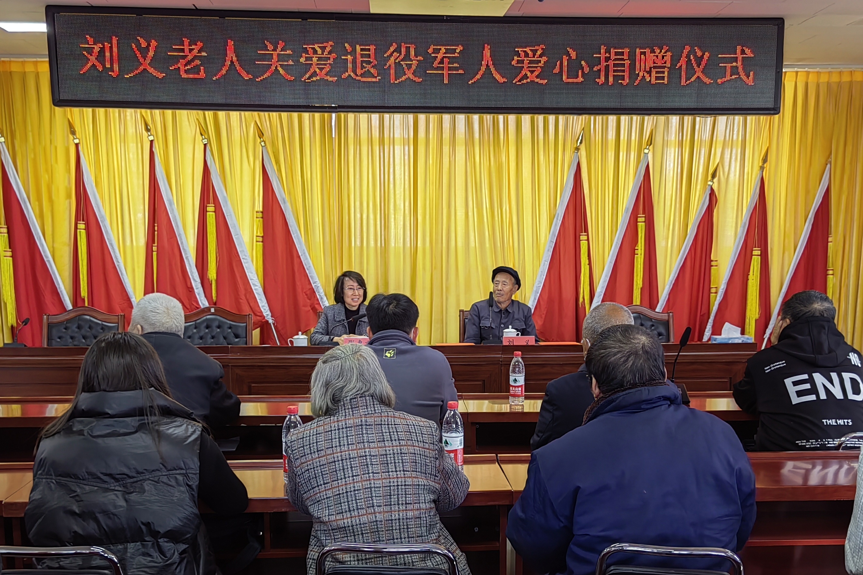 1681374670359957.jpg 4月7日,刘义老人爱心捐赠现场。2.jpg