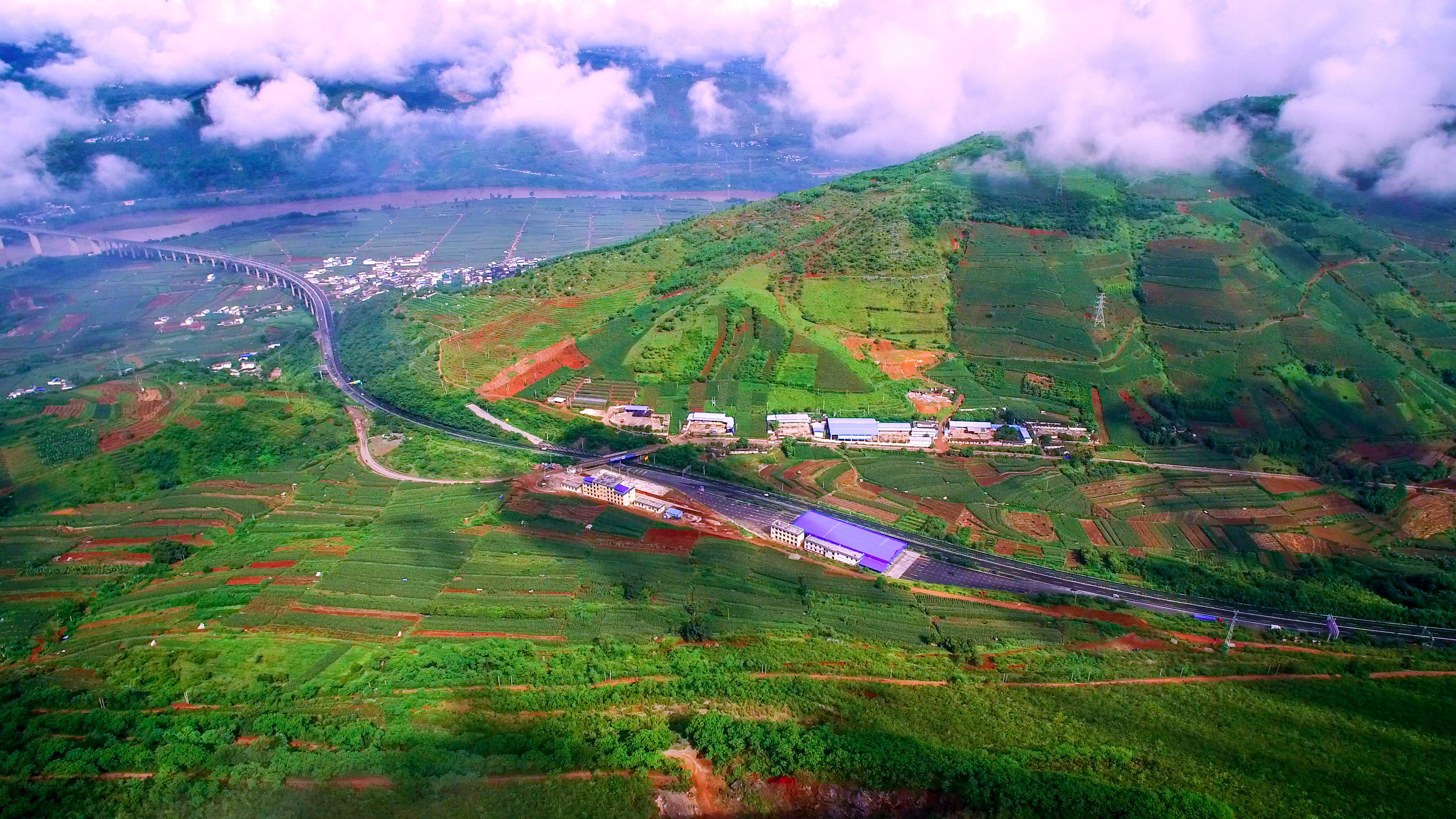 1683599100259300.jpg 航拍芒颜边境检查站执勤口岸 (2).jpg