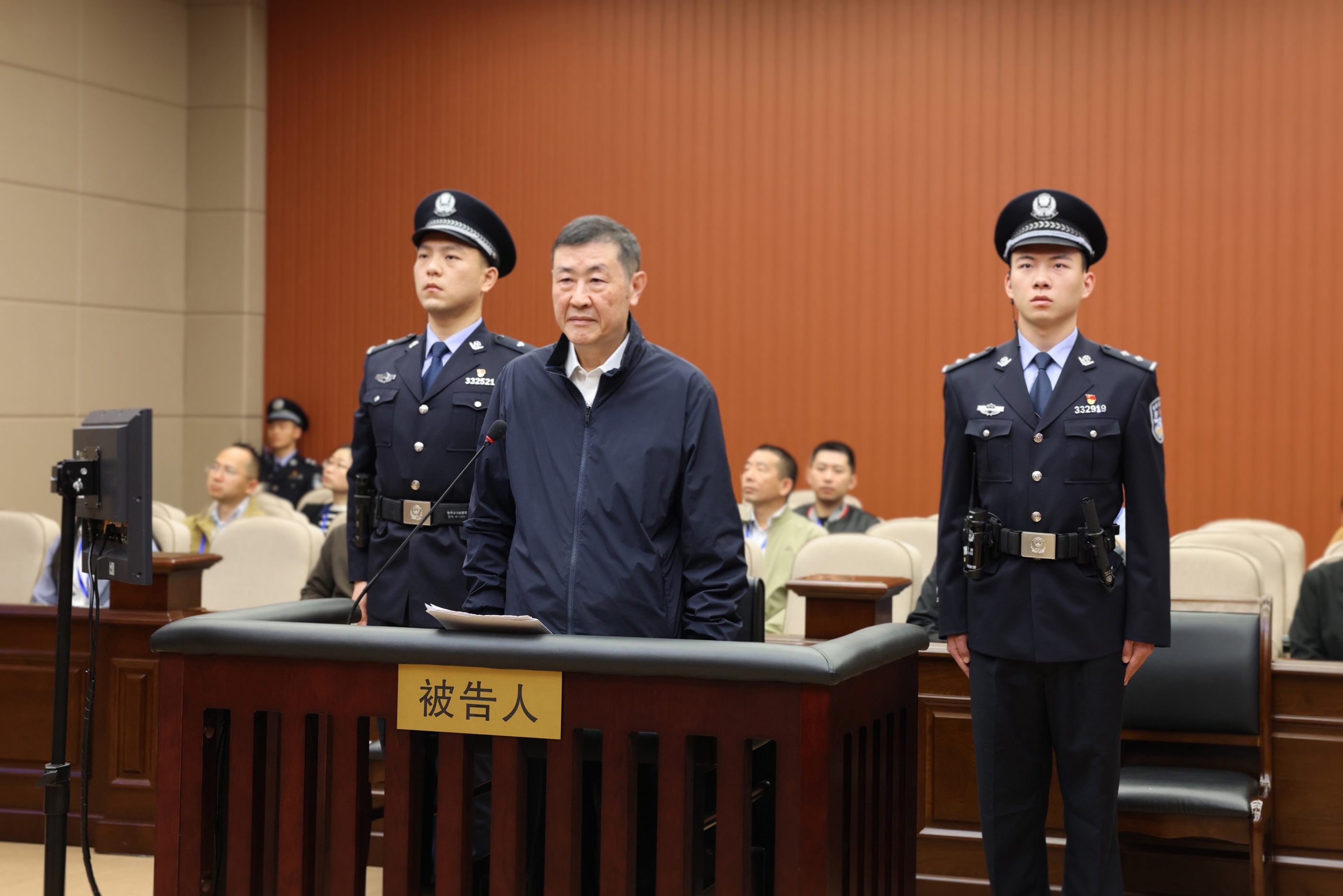 1683795479590176.jpg 被告人.jpg