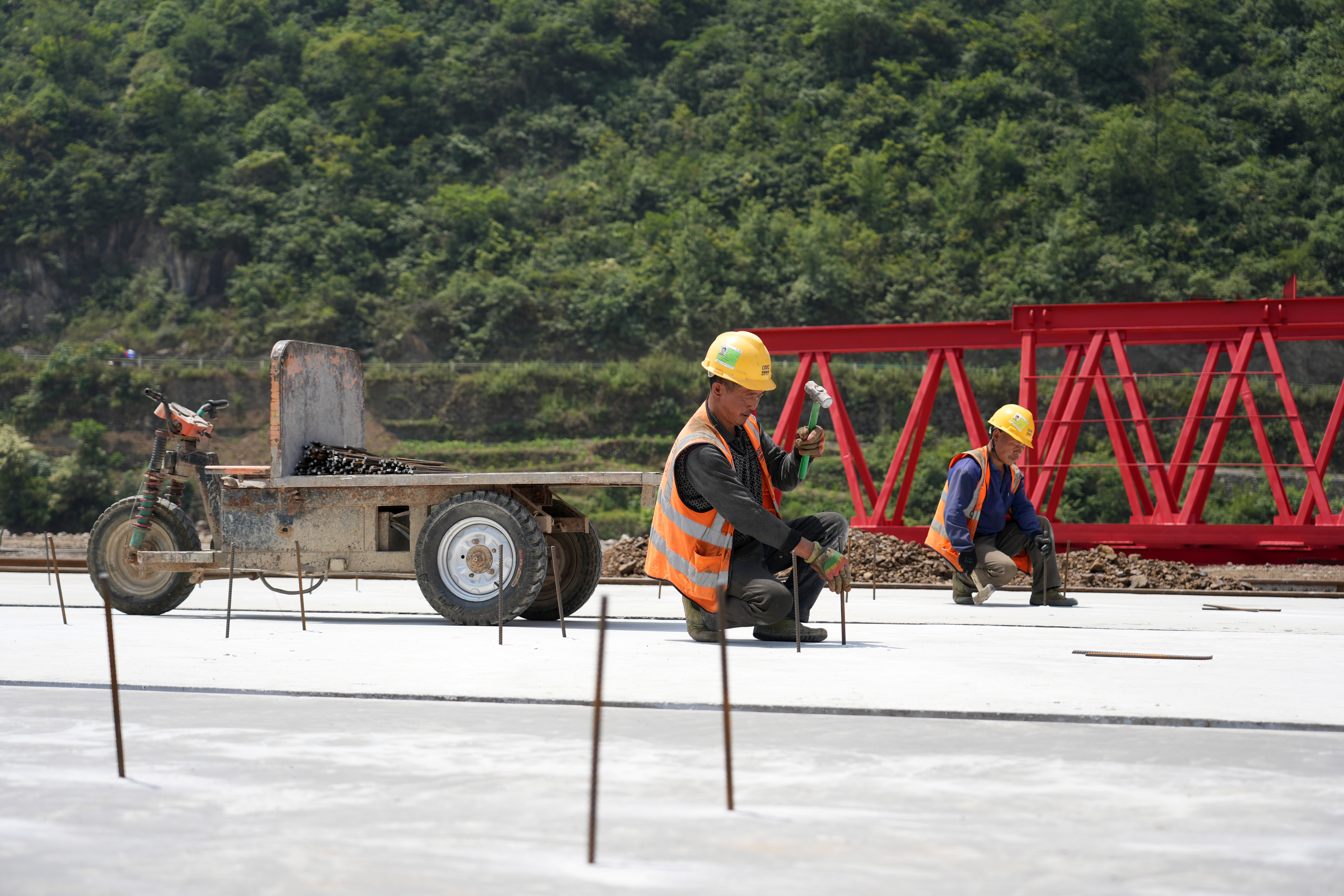 2023年5月25日，建设中的纳雍县境内的纳赫高速金蟾服务区 谢健锋 摄1 .jpg