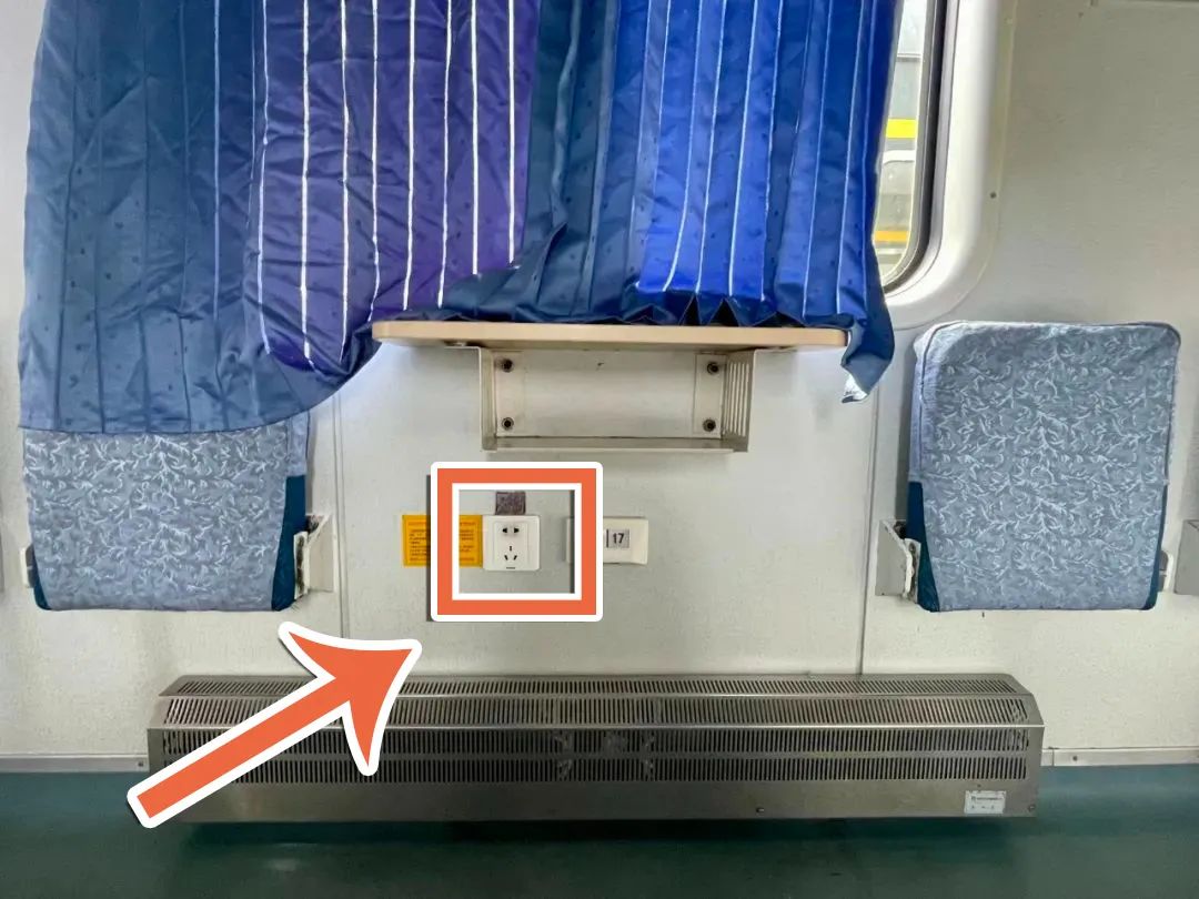 T火车上硬卧充电在哪图片