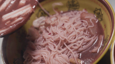 三明：红菇泥鳅粉，图源：早餐中国.gif