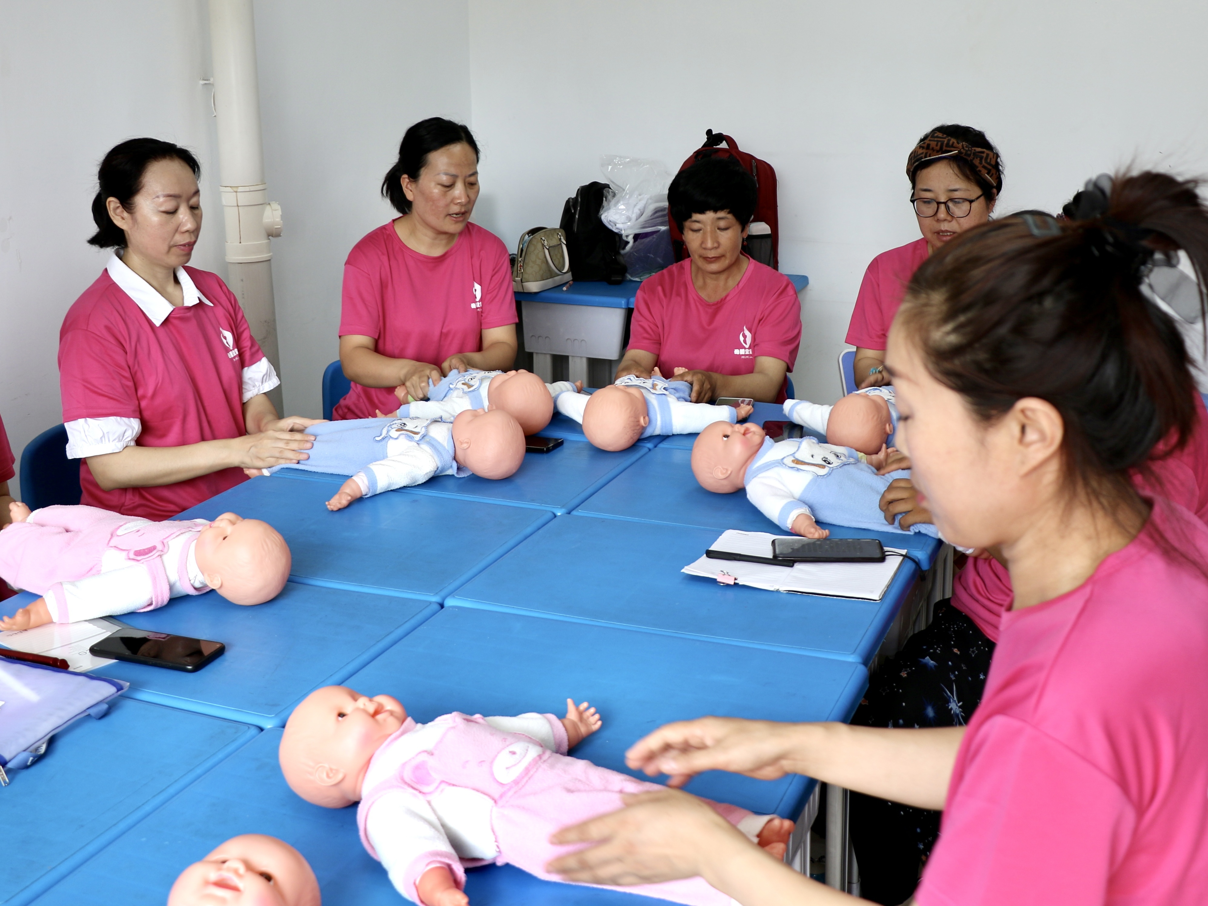 1692174743247178.jpg 学员练习新生儿抚触操。摄影:佟悦.jpg